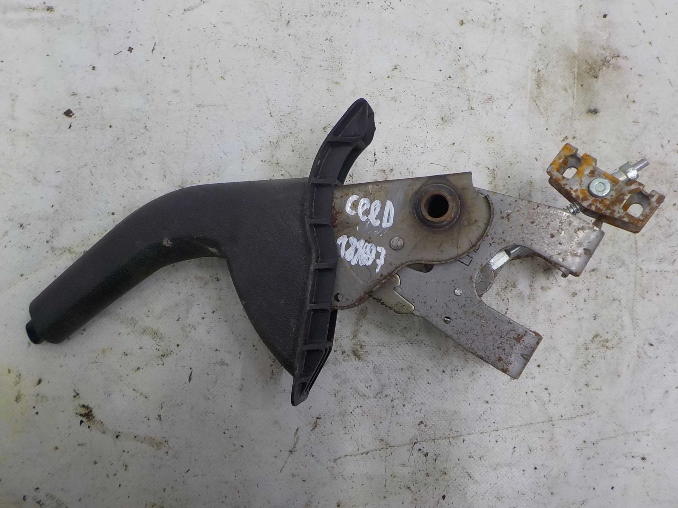 ручка ручника Kia Ceed JD рестайлинг (2015—2018)