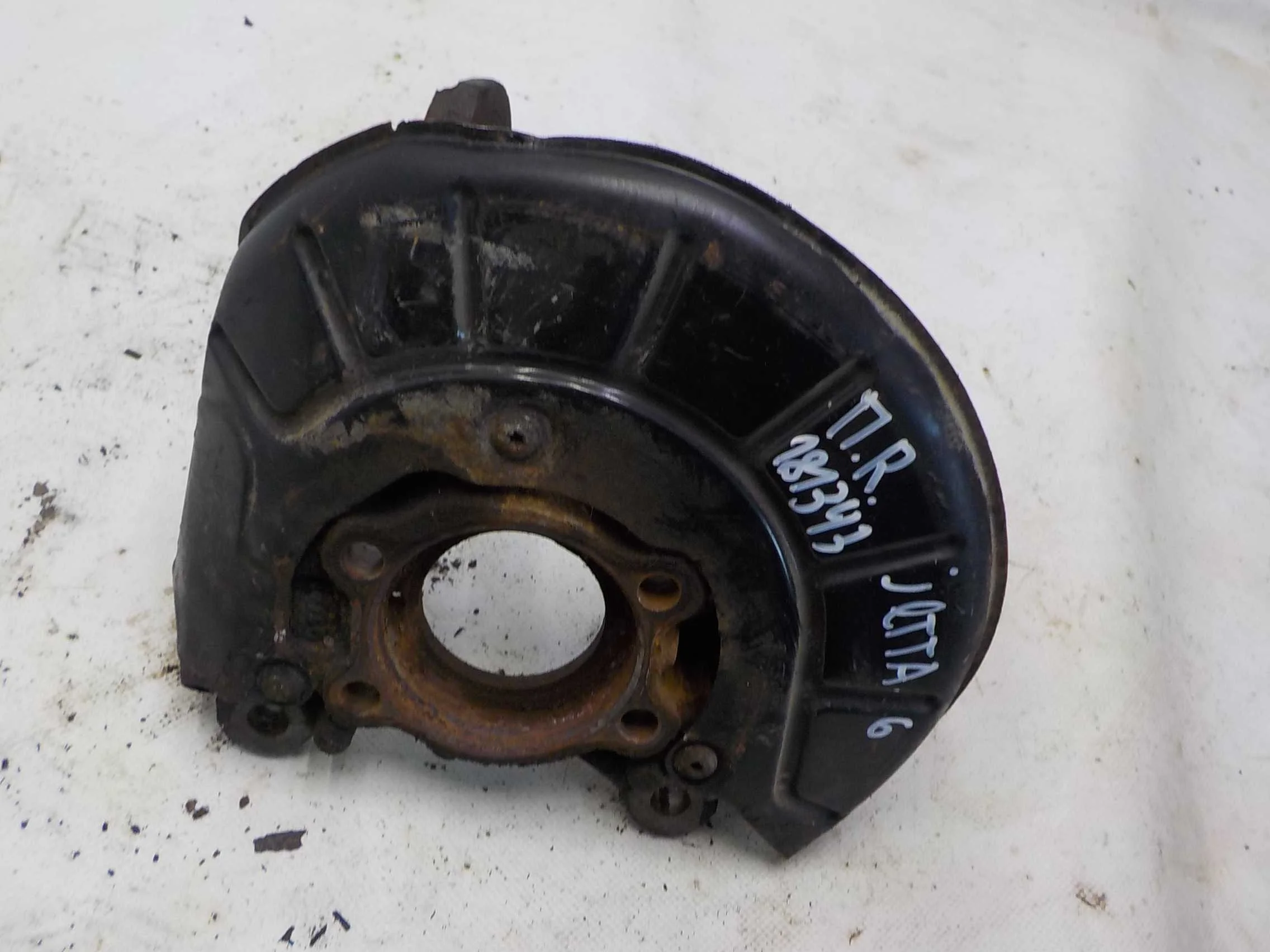 кулак поворотный Volkswagen Passat (North America) I (2011—2016) Перед Право