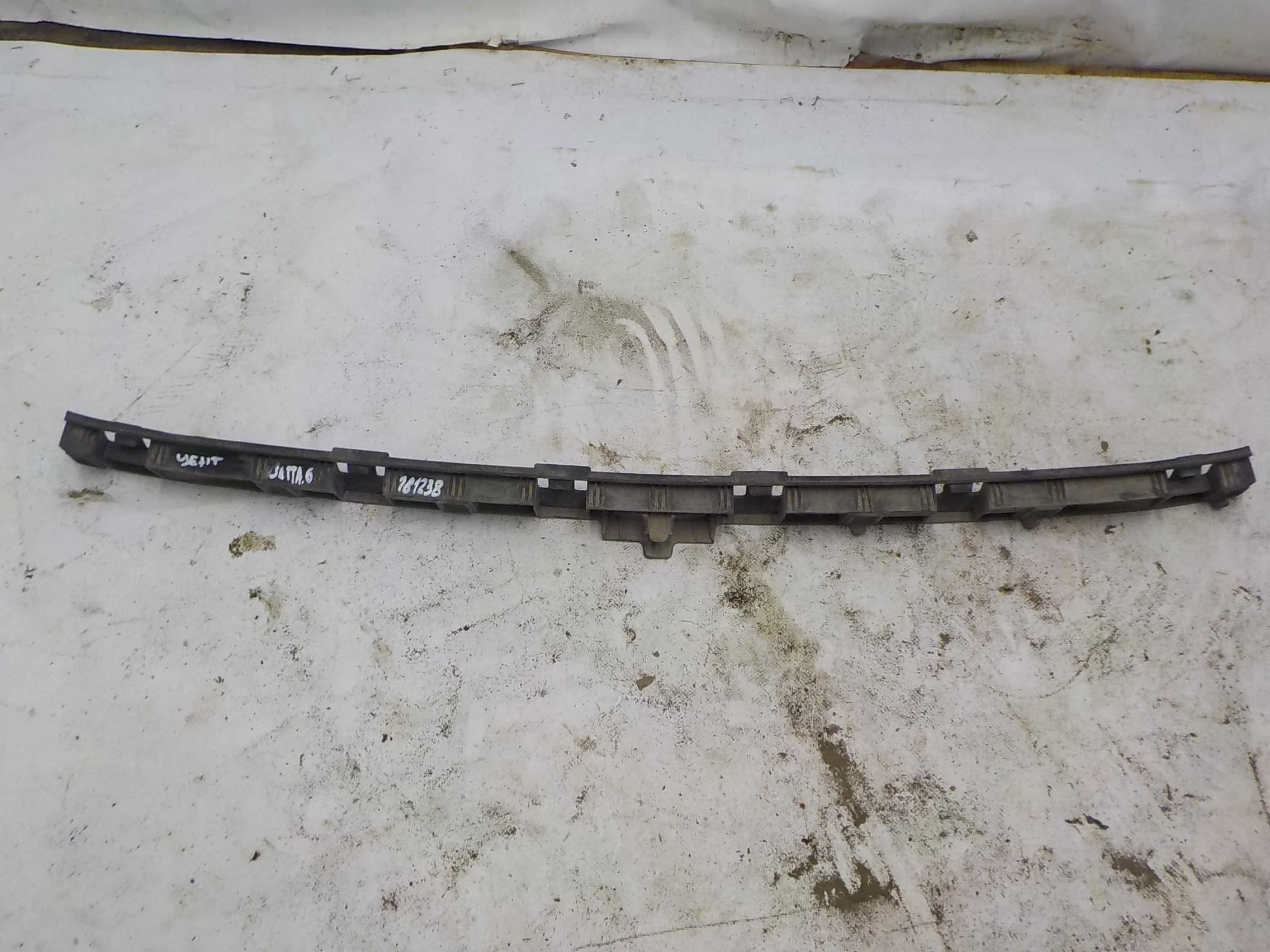 кронштейн бампера Volkswagen Jetta VI (2010—2015)