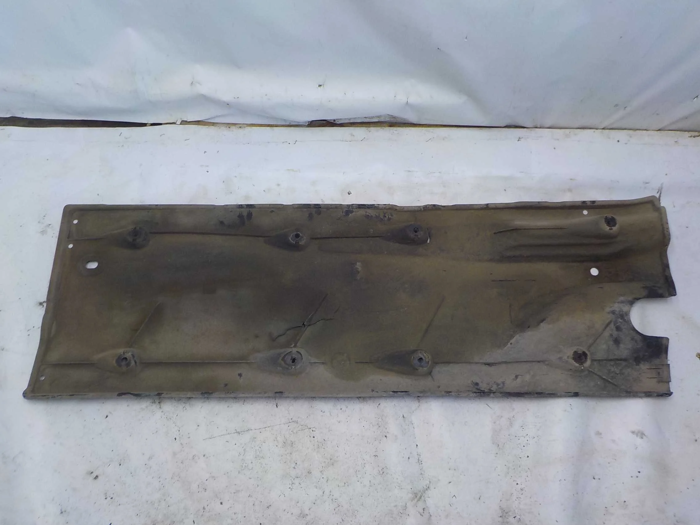 пыльник днища Volkswagen Jetta VI рестайлинг (2014—2019)  Право