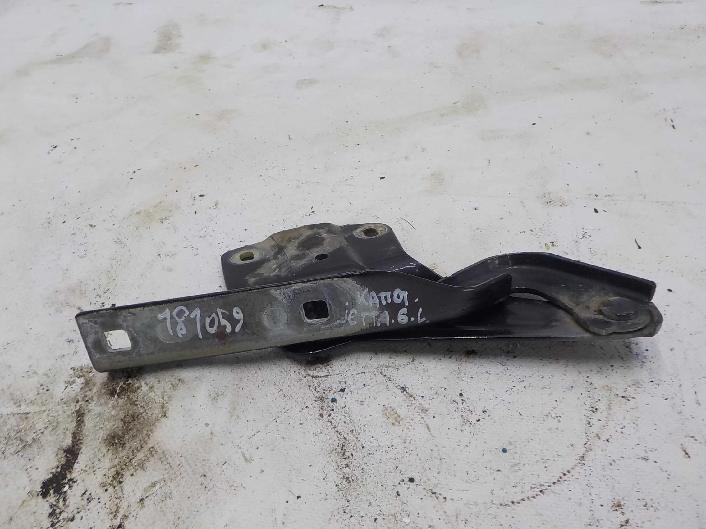 Петля капота Volkswagen Jetta VI (2010—2015)
