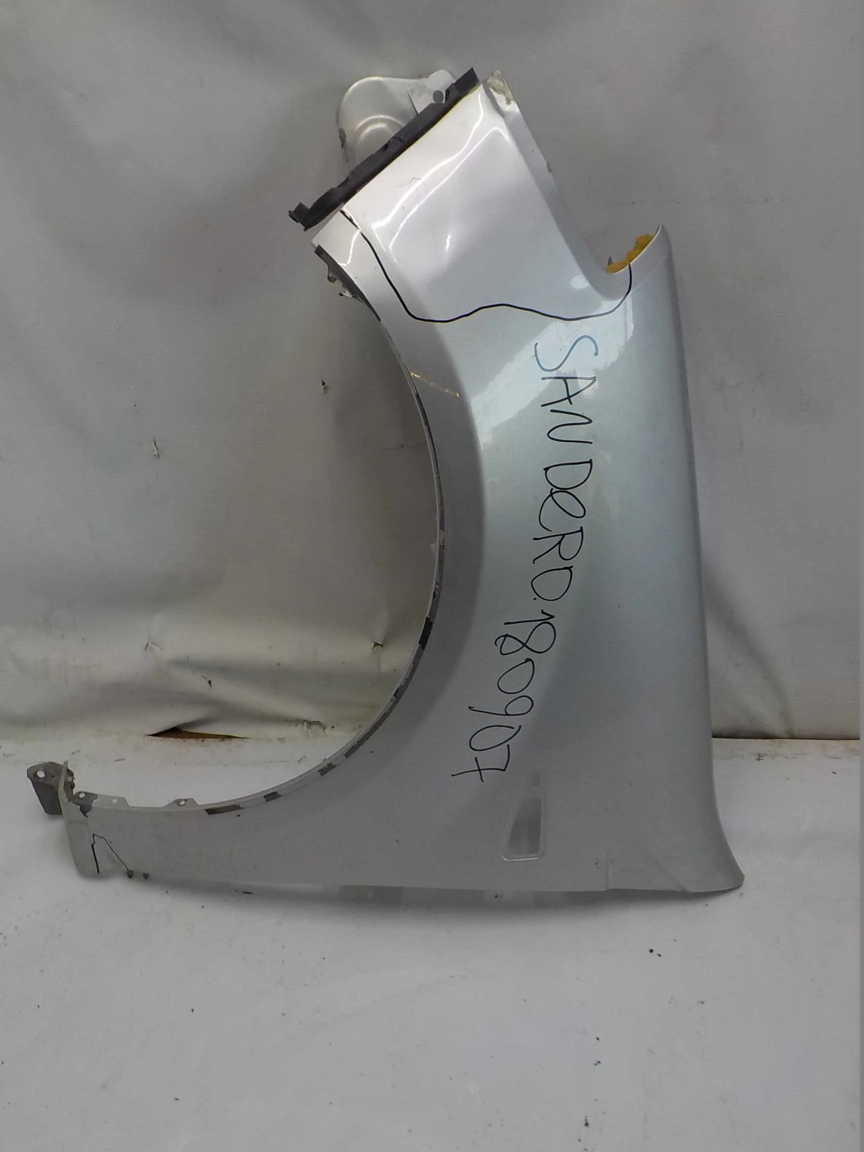 Крыло Renault Sandero I (2009—2014) Перед Лево