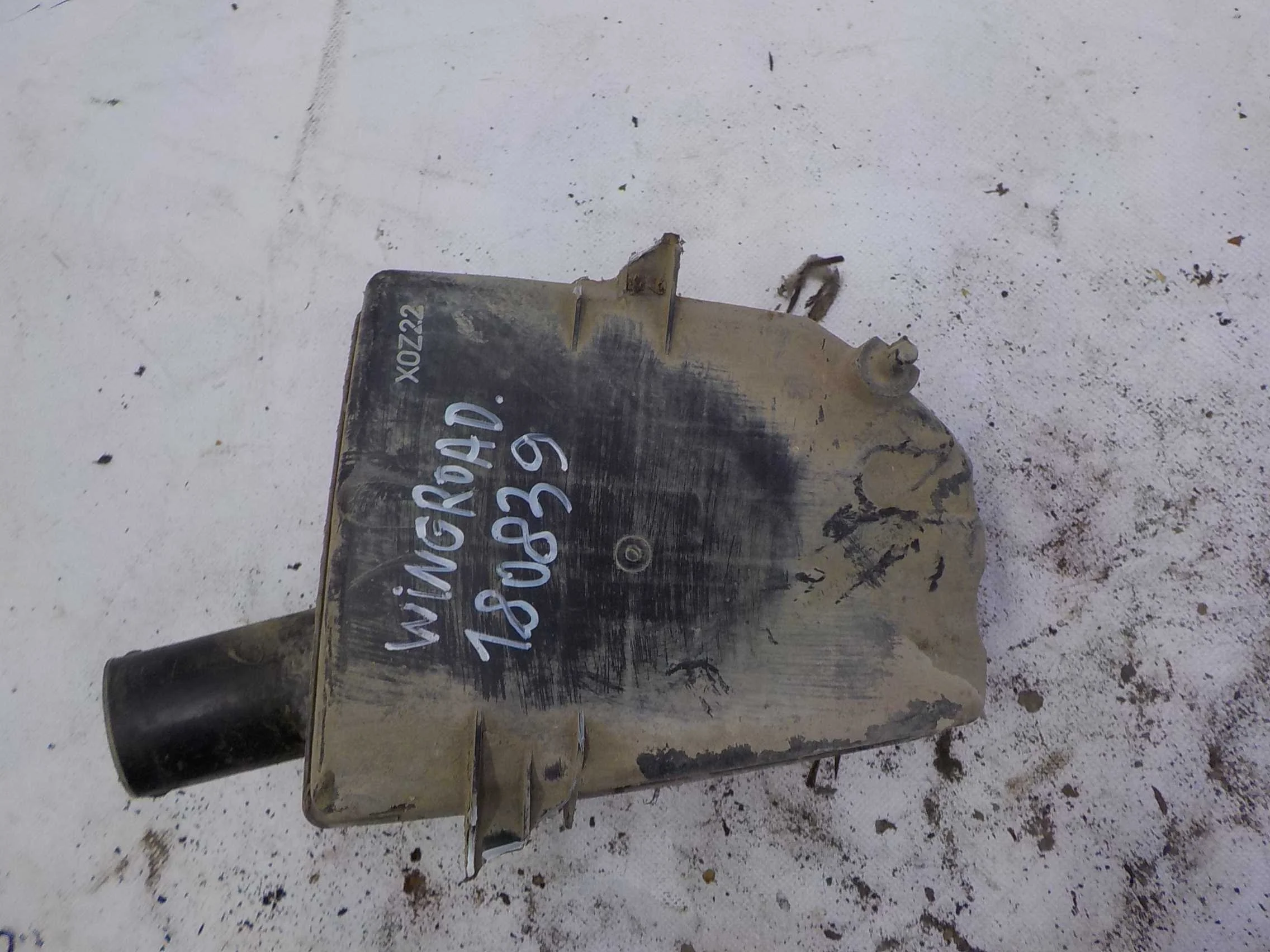 Резонатор воздушного фильтра Nissan Wingroad Y10 (1996—1999)