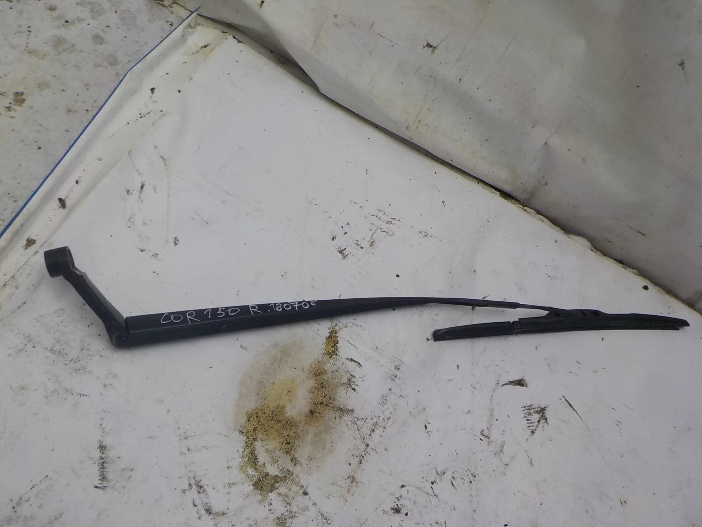 Поводок стеклоочистителя Toyota Corolla X (2006—2010)  Право