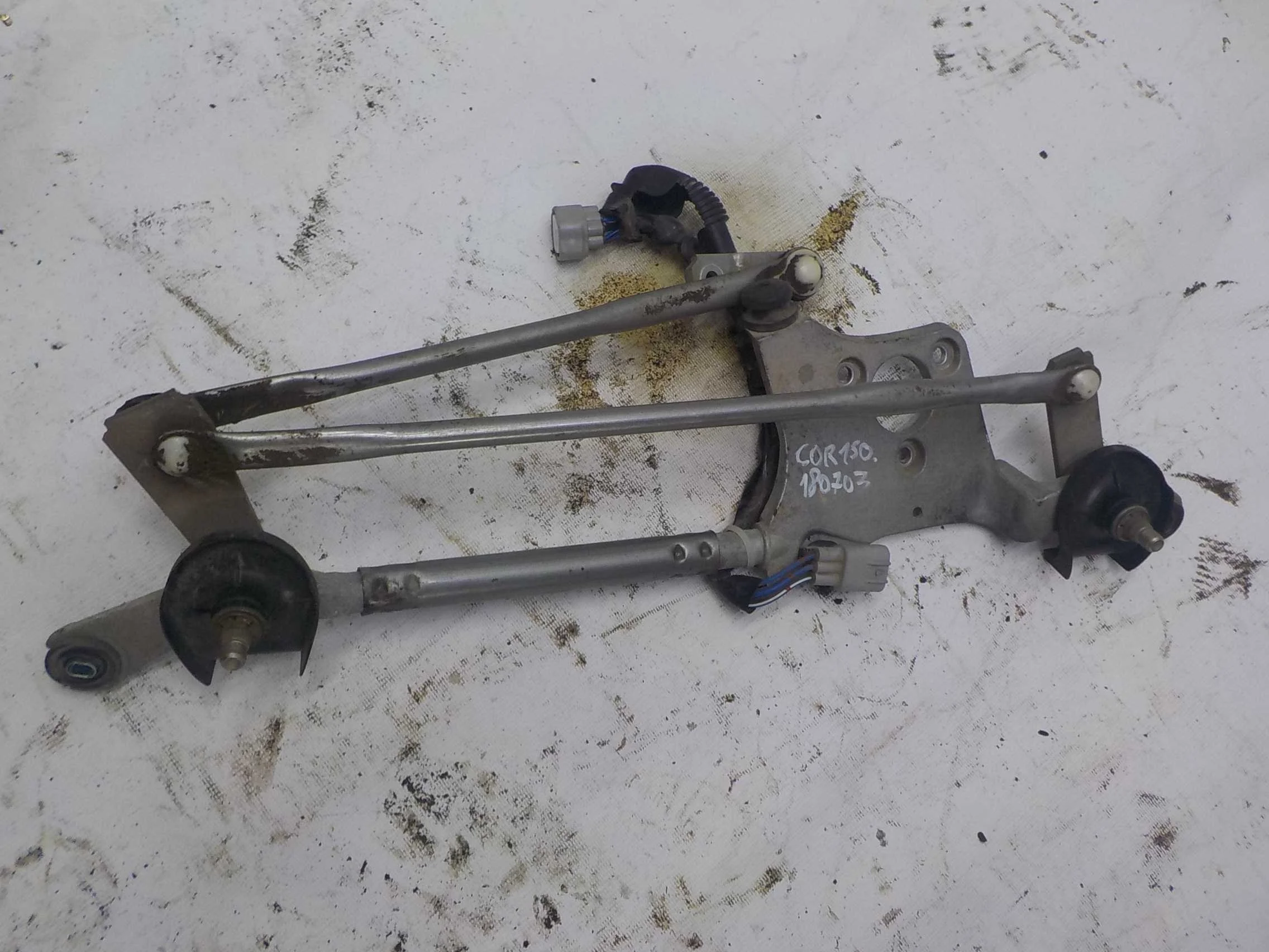 трапеция дворников Toyota Corolla Fielder X (2006—2012)