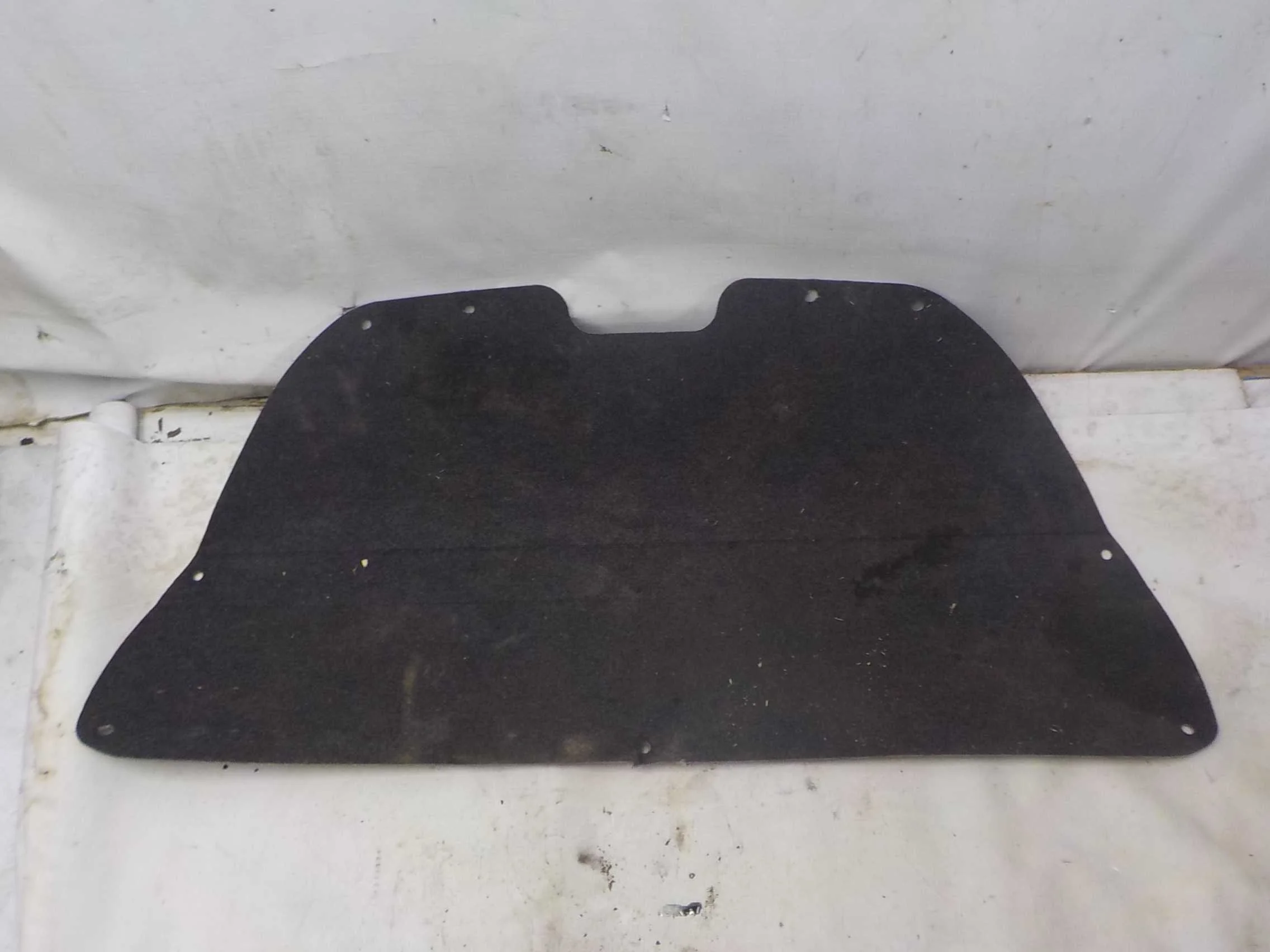 Обшивка крышки багажника Toyota Corolla X (2006—2010)