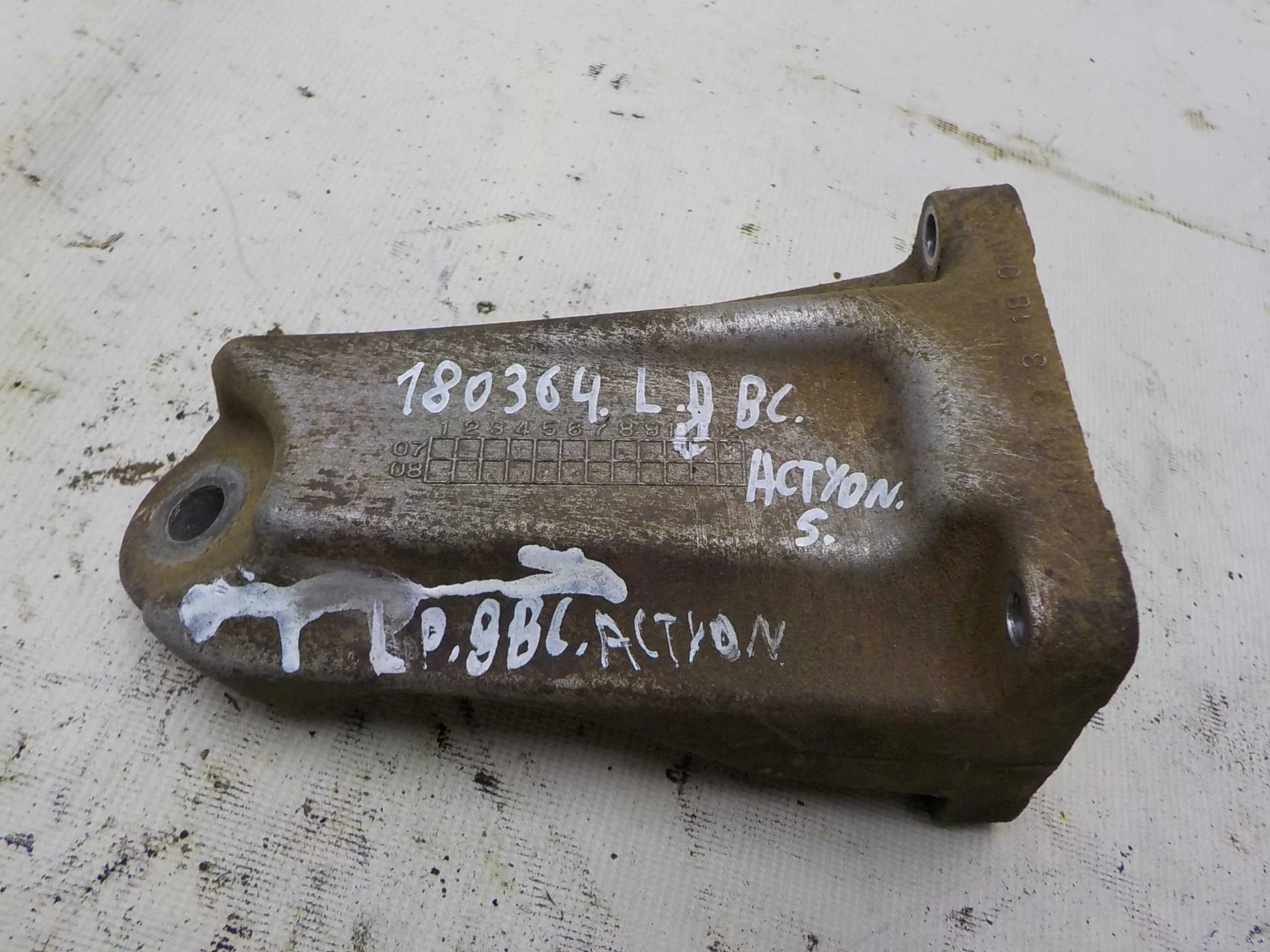 Кронштейн опоры двигателя SsangYong Actyon Sports I рестайлинг (2012—2016)  Лево