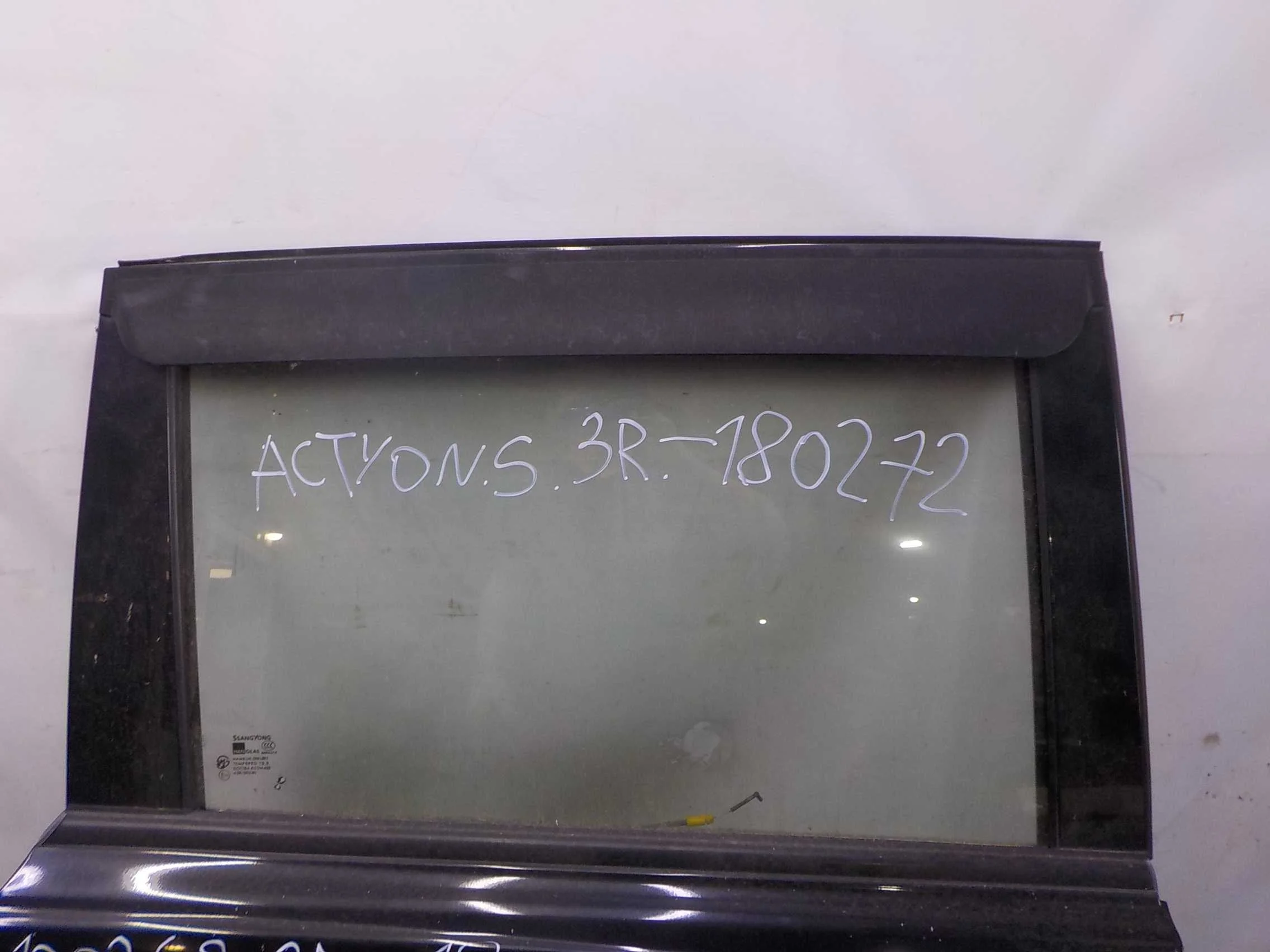 стекло SsangYong Actyon Sports I (2006—2012) Зад Право