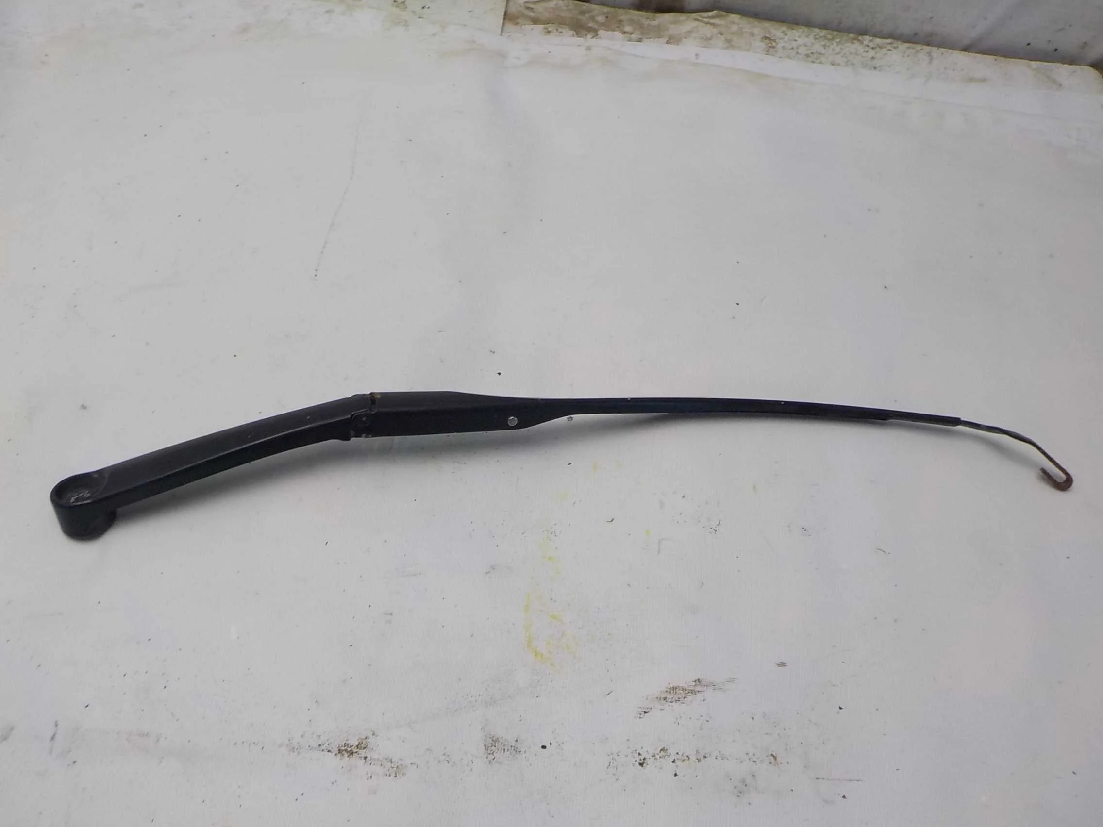 Поводок стеклоочистителя Kia Ceed GT I (2012—2015)  Право