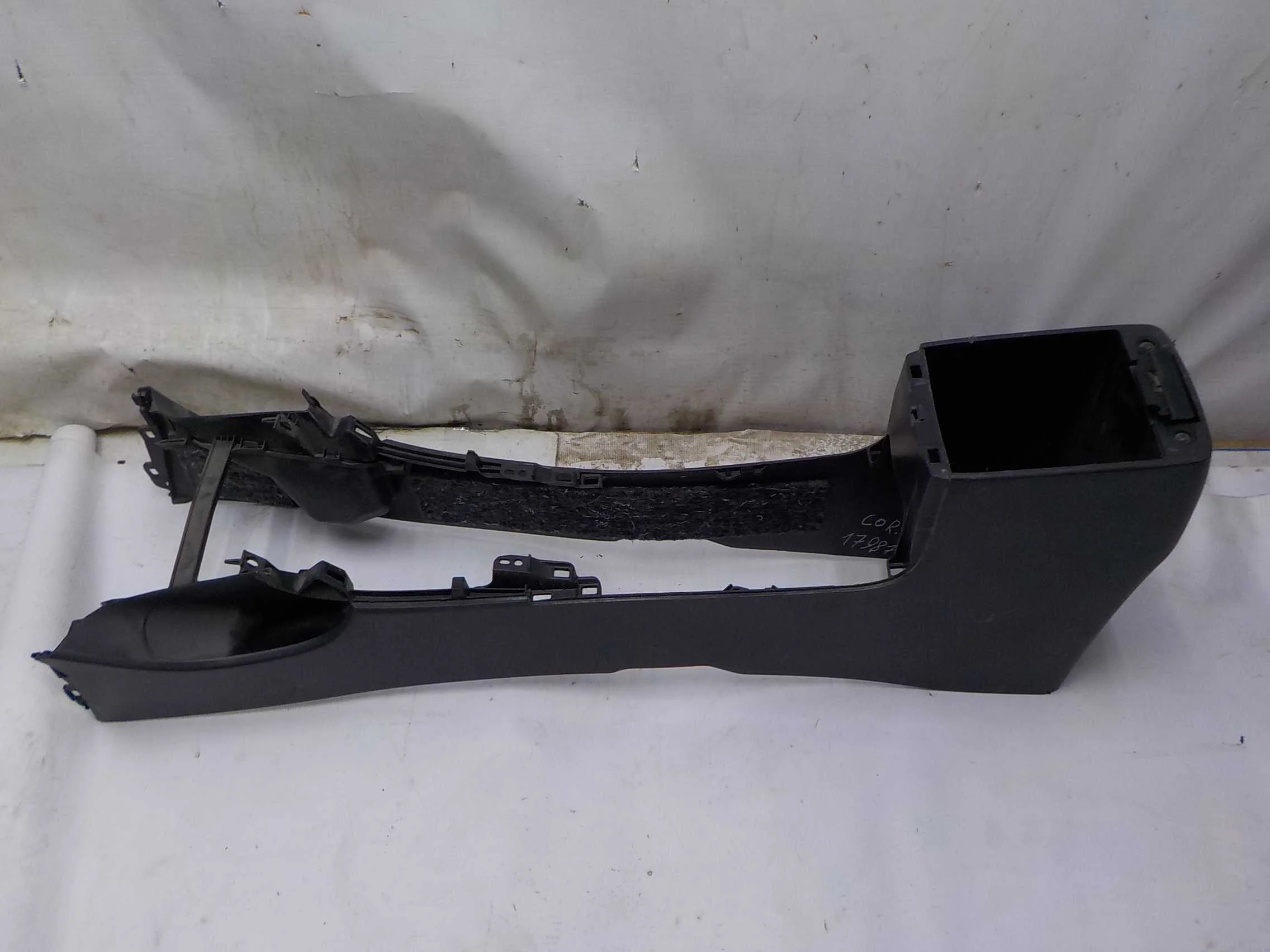 Подлокотник Toyota Corolla X (2006—2010)