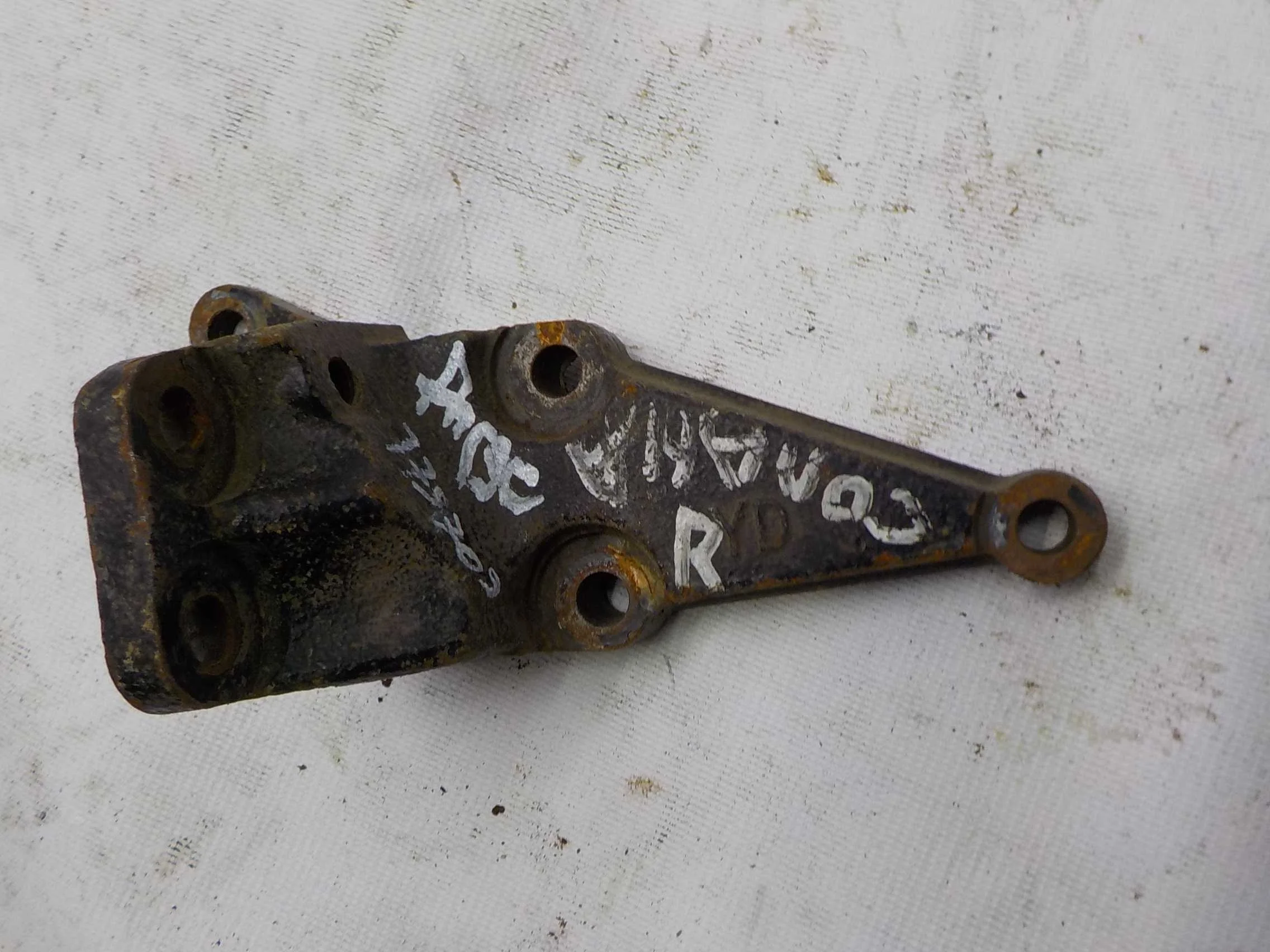 Кронштейн опоры двигателя Toyota Corolla Spacio II (2001—2007)