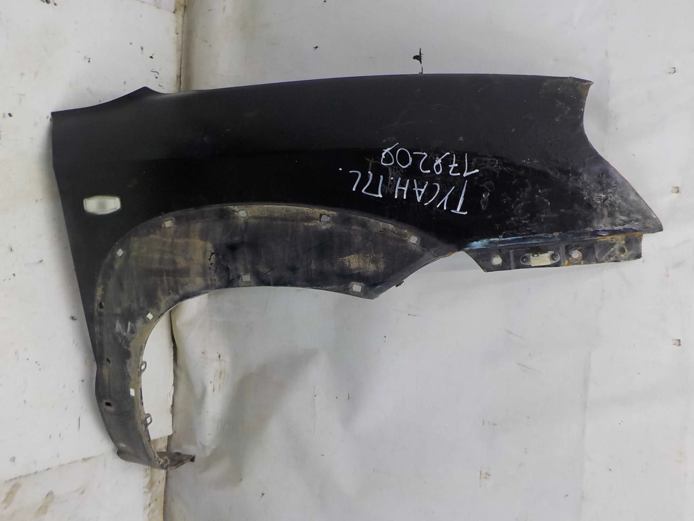 Крыло Hyundai Tucson I (2004—2015) Перед Право