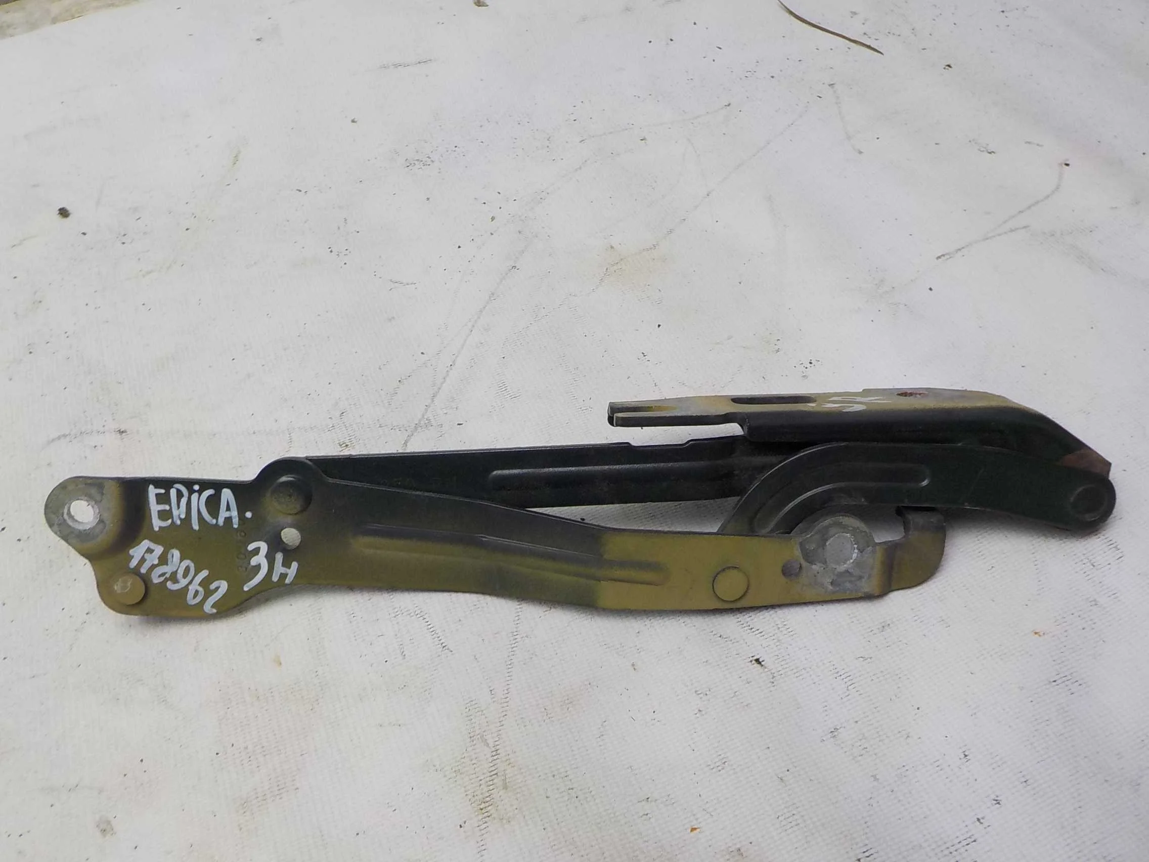 Петля крышки багажника Chevrolet Epica I (2006—2009)  Право