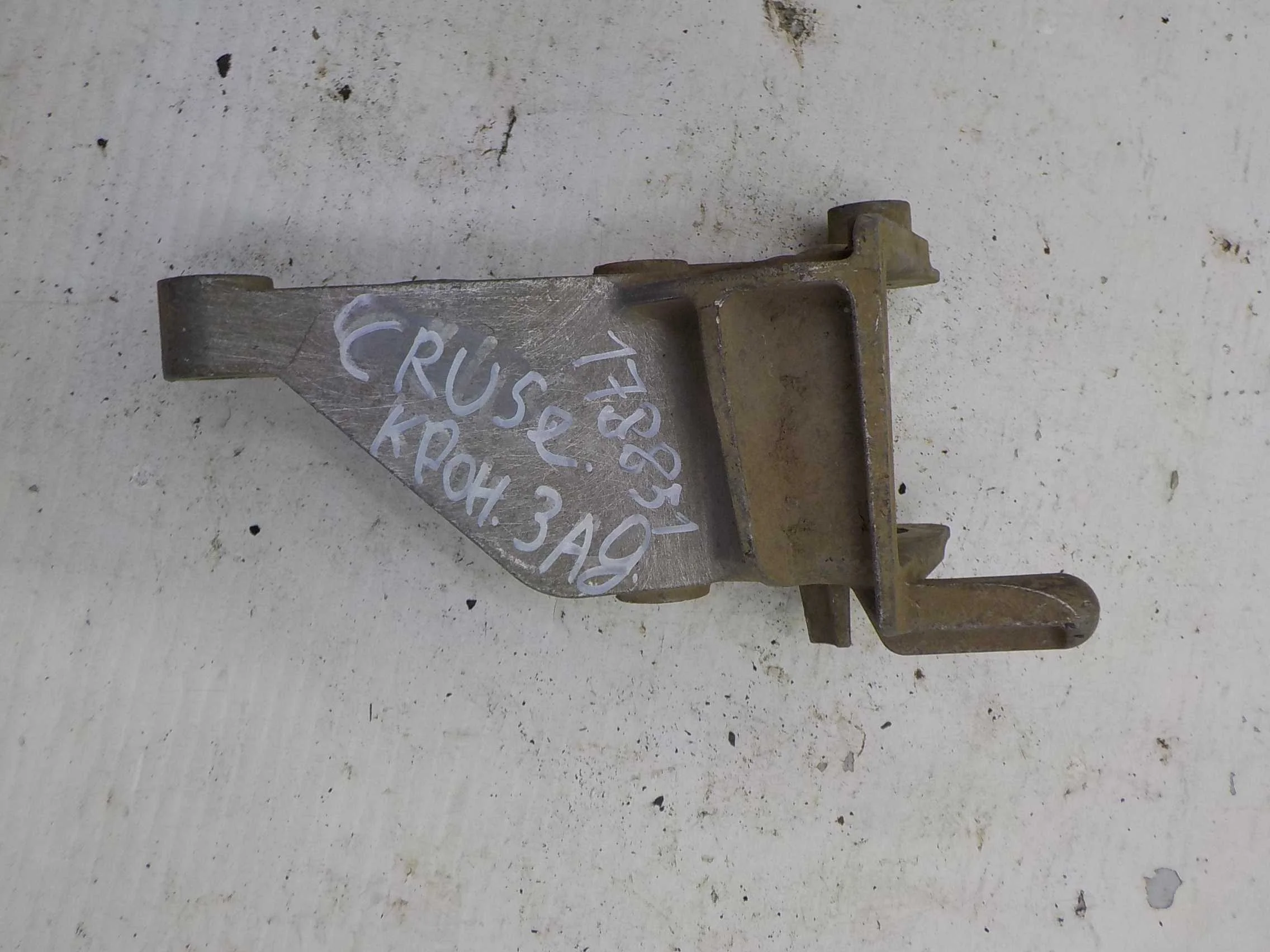 Кронштейн опоры двигателя Opel Astra J (2009—2012) Зад