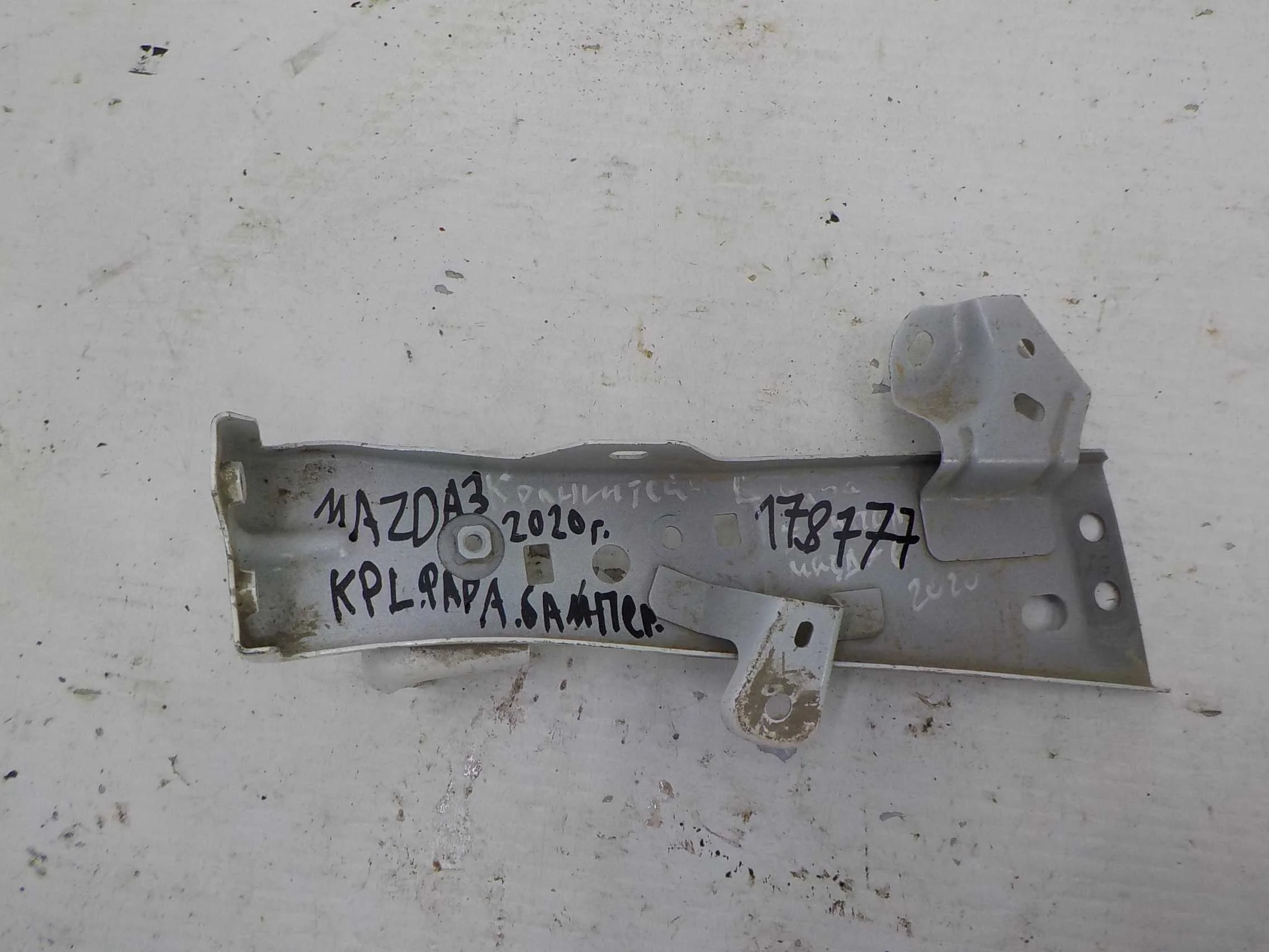 кронштейн крыла Mazda 6 GJ (2012—2015)  Лево