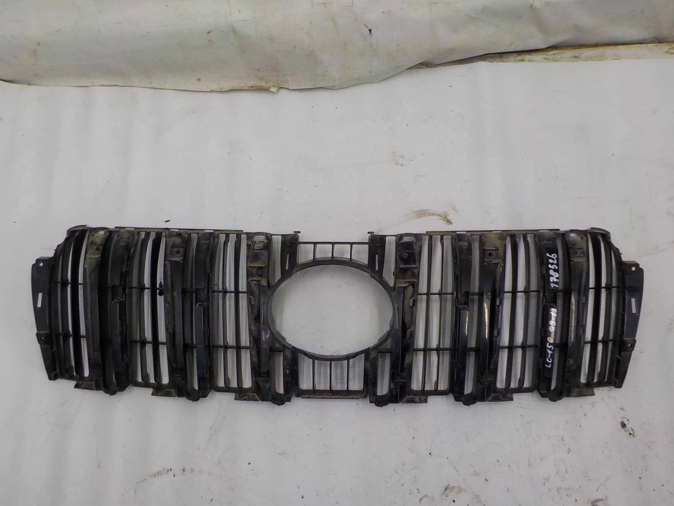 Решетка радиатора Toyota Land Cruiser Prado 120 (2002—2007)