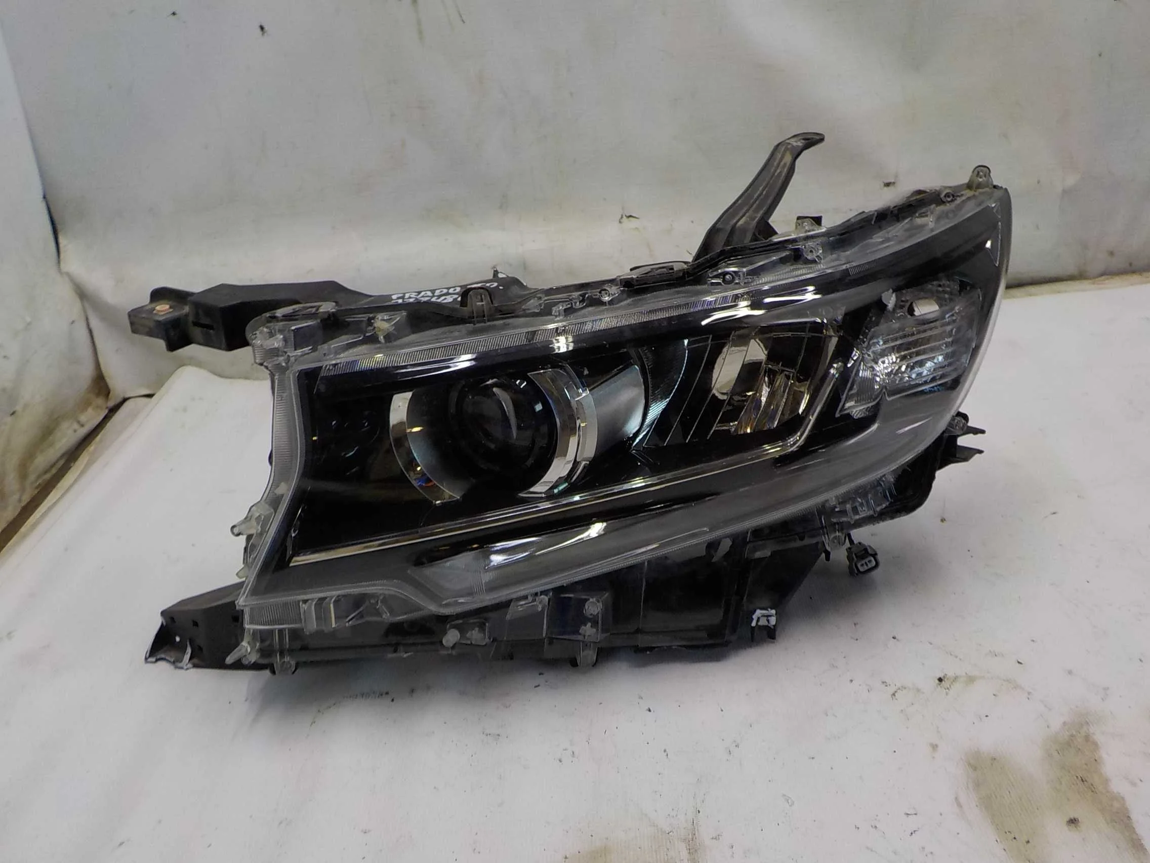 Фара Toyota Land Cruiser Prado 150 рестайлинг 2 (2017—2025)  Лево