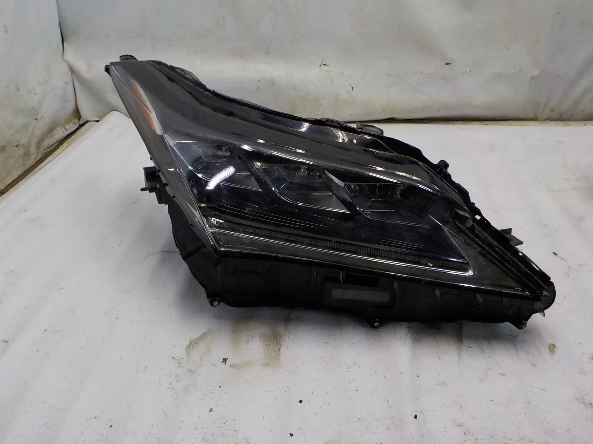 Фара Lexus RX IV (2015—2019)  Право