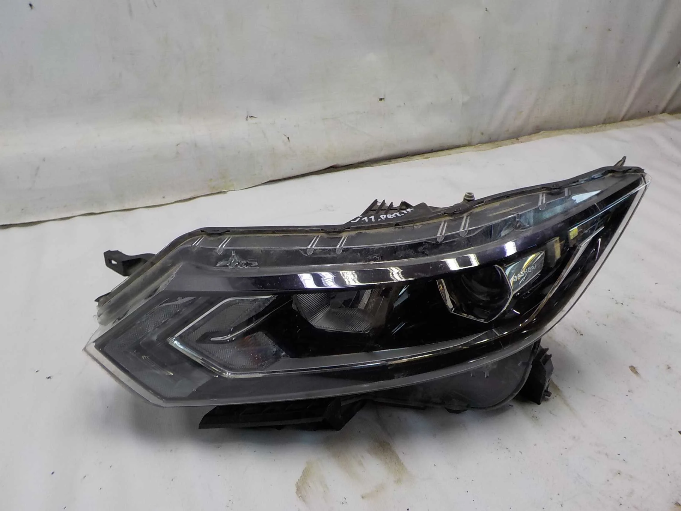 Фара Nissan Qashqai II (2013—2019)  Лево