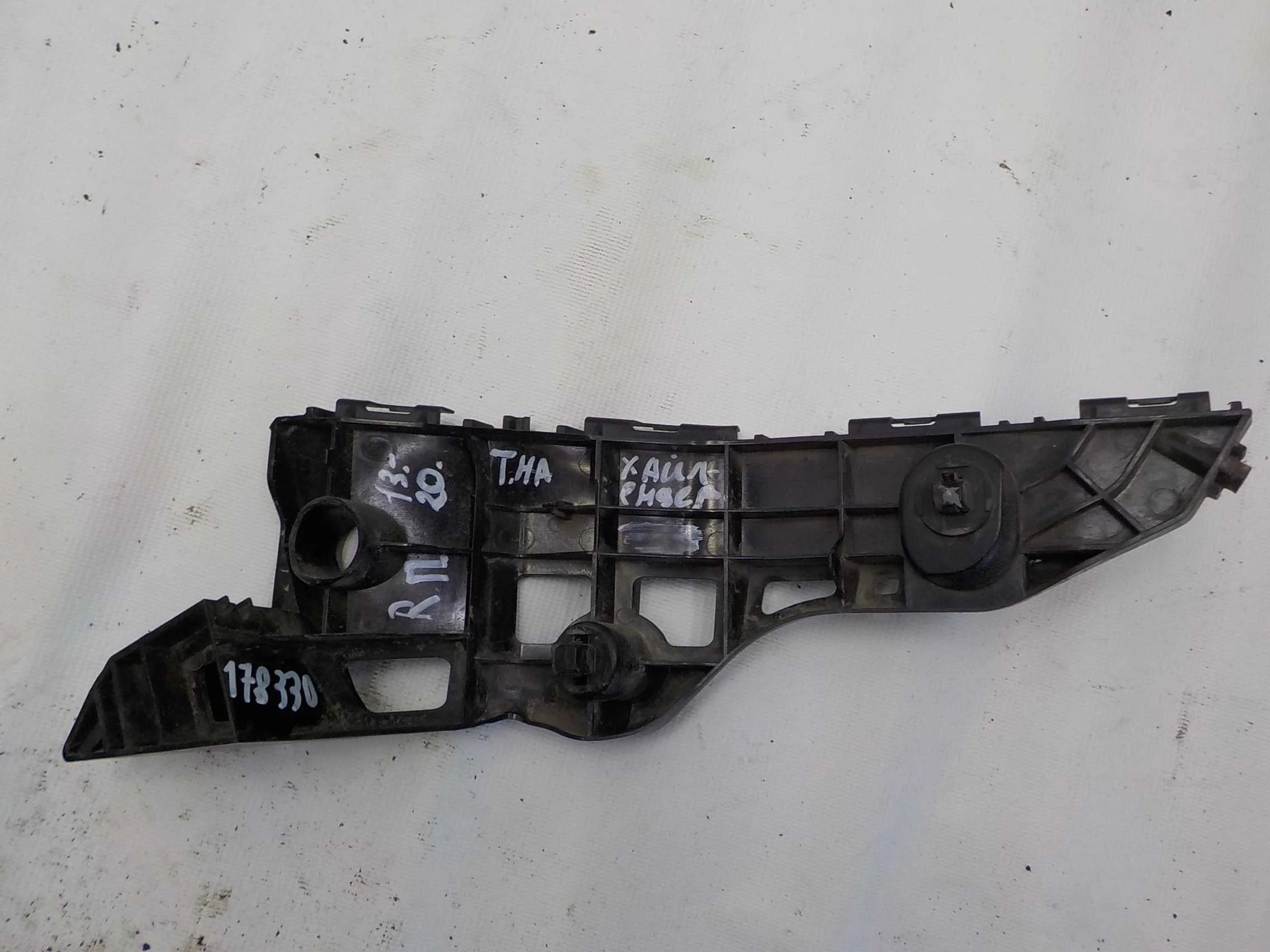 кронштейн бампера Toyota Highlander III (2013—2016) Зад Право