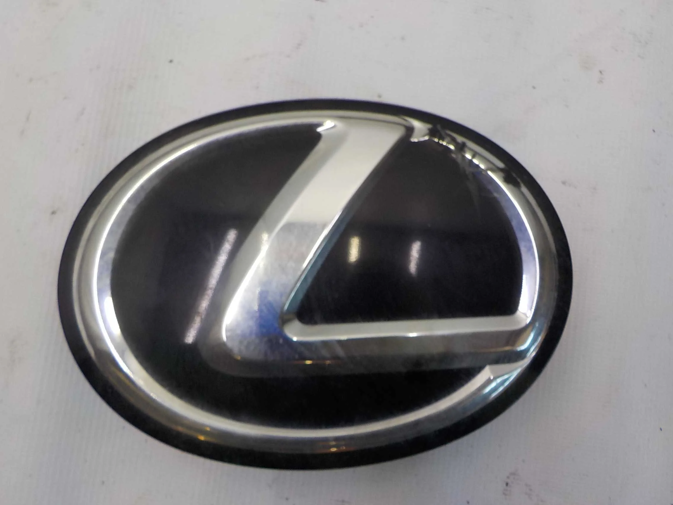 Эмблема Lexus NX Z10 (2014—2017)