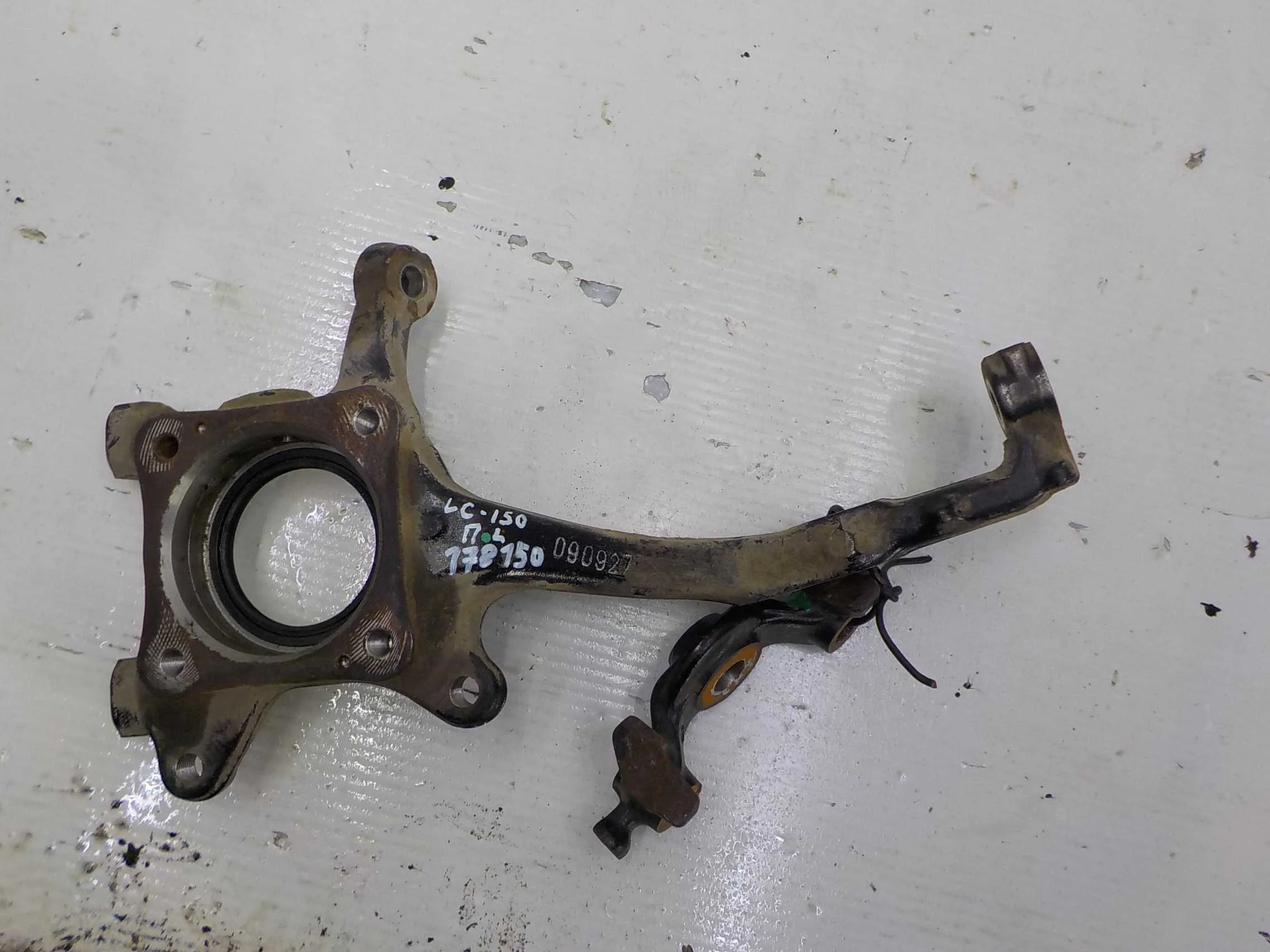 кулак поворотный Toyota Land Cruiser Prado 150 рестайлинг 2 (2017—2025) Перед Лево