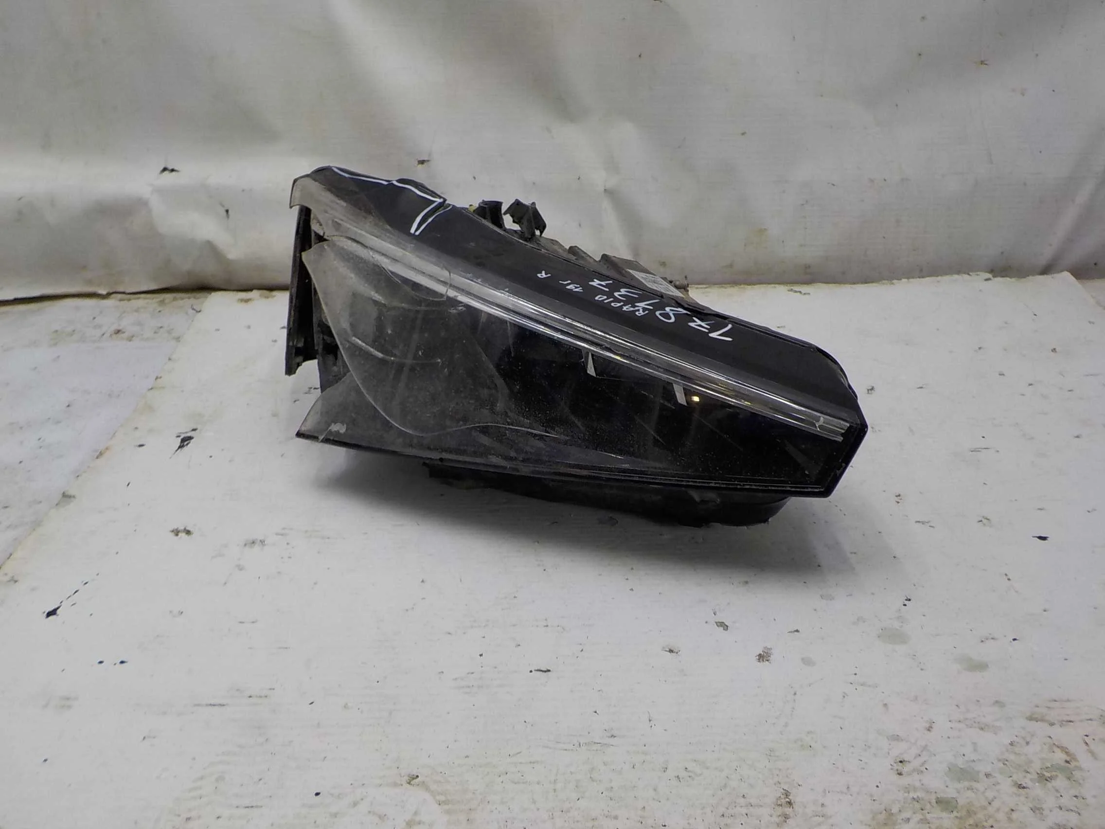 Фара Skoda Rapid I (2012—2017)  Право