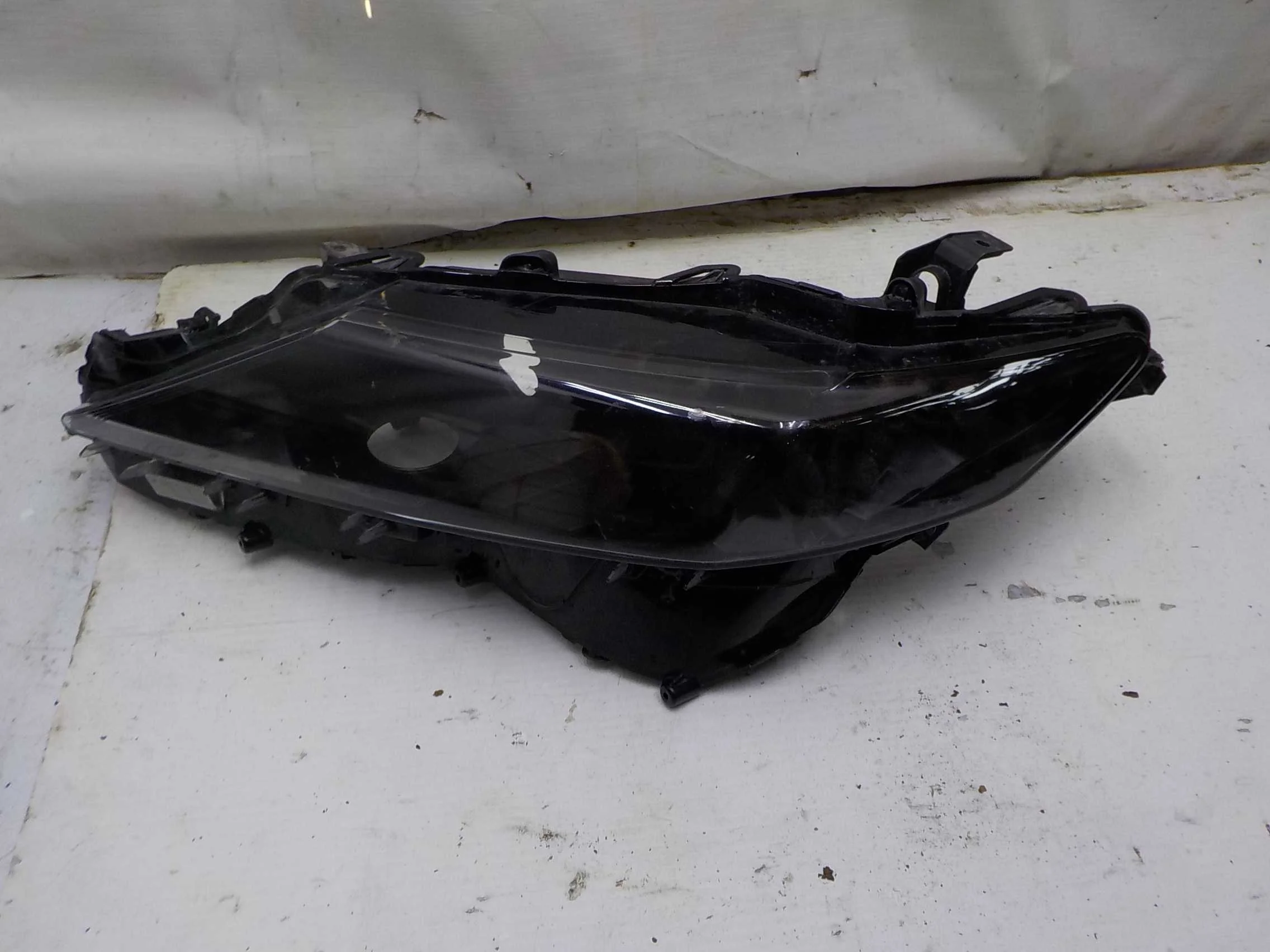 Фара Toyota Camry XV70 (2017—2021)  Лево