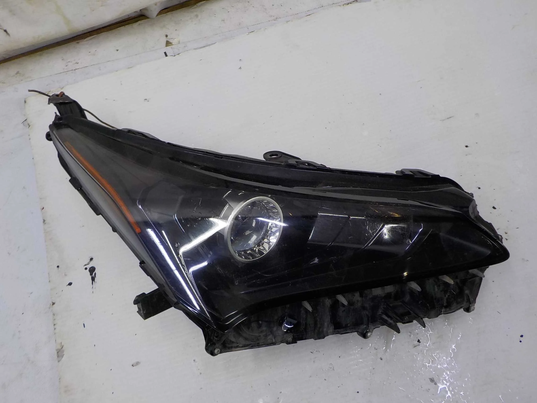 Фара Lexus NX Z10 рестайлинг (2017—2021)  Право