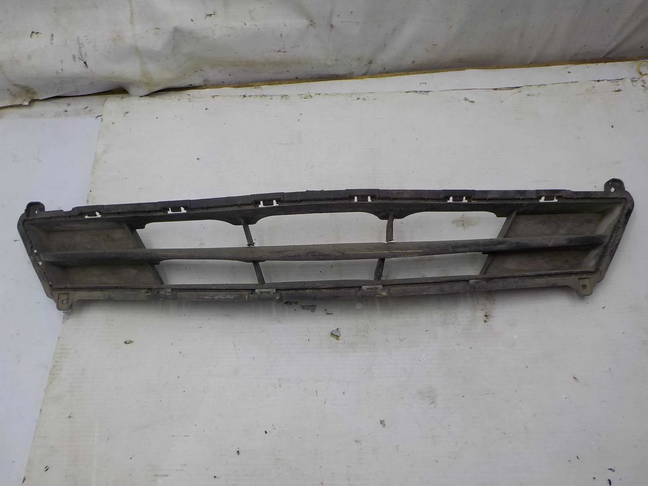 решетка бампера Hyundai Solaris I рестайлинг (2014—2017)