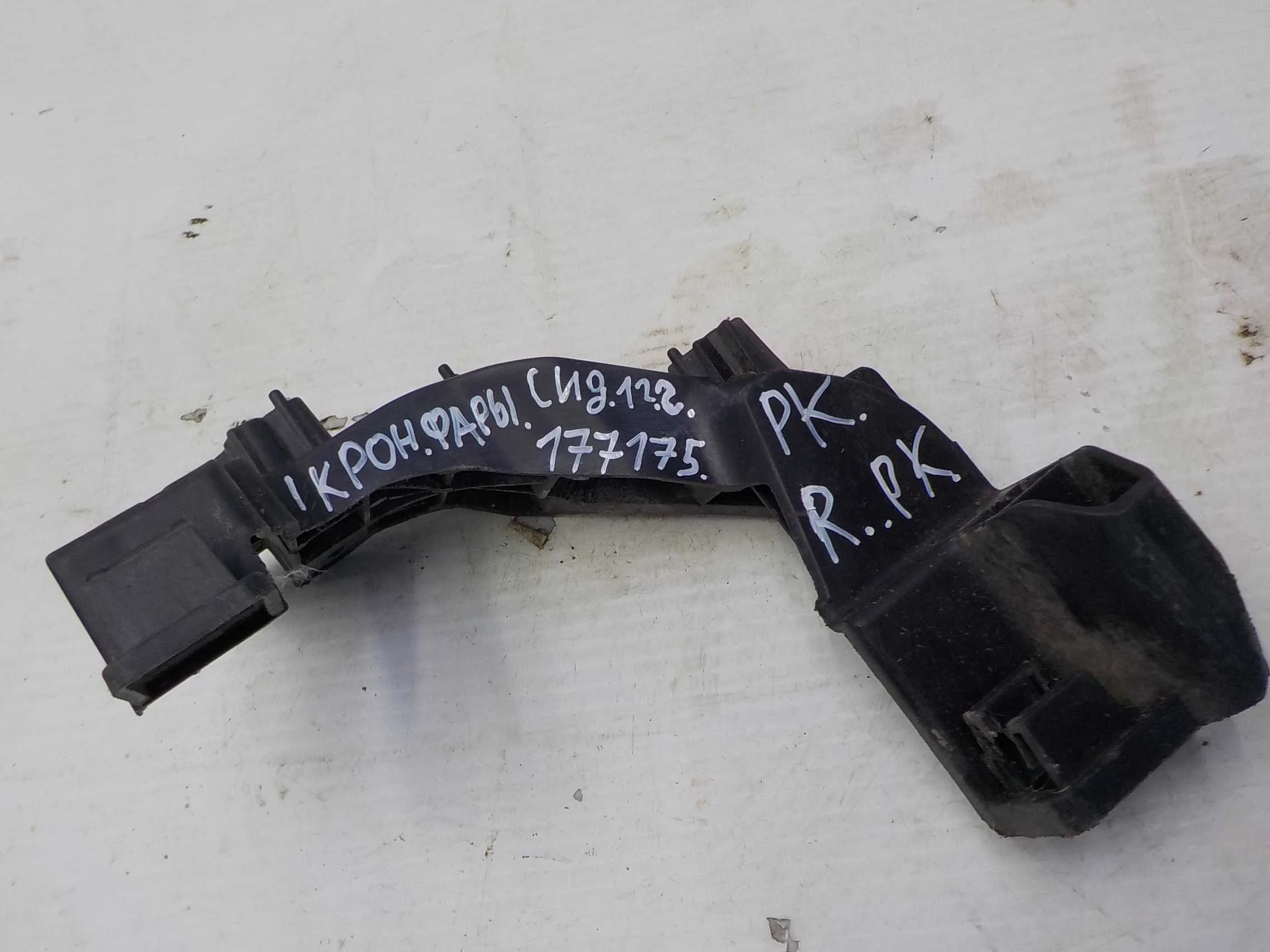 Кронштейн фары Kia Ceed JD (2012—2015)  Право