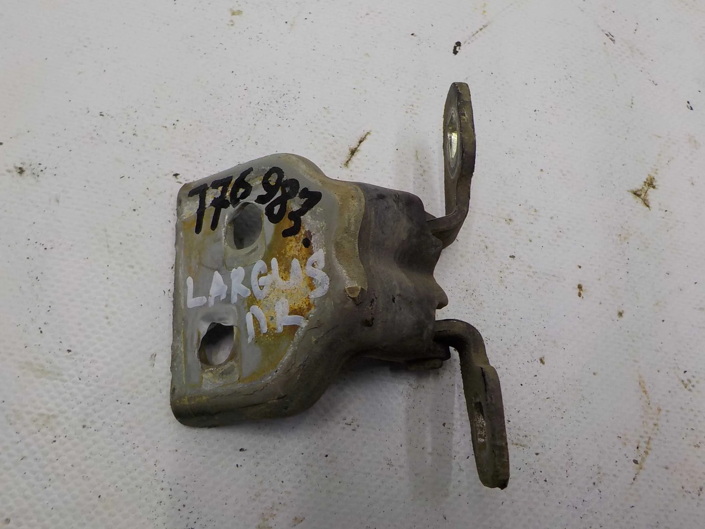 Петля двери Renault Arkana I (2019—2025)