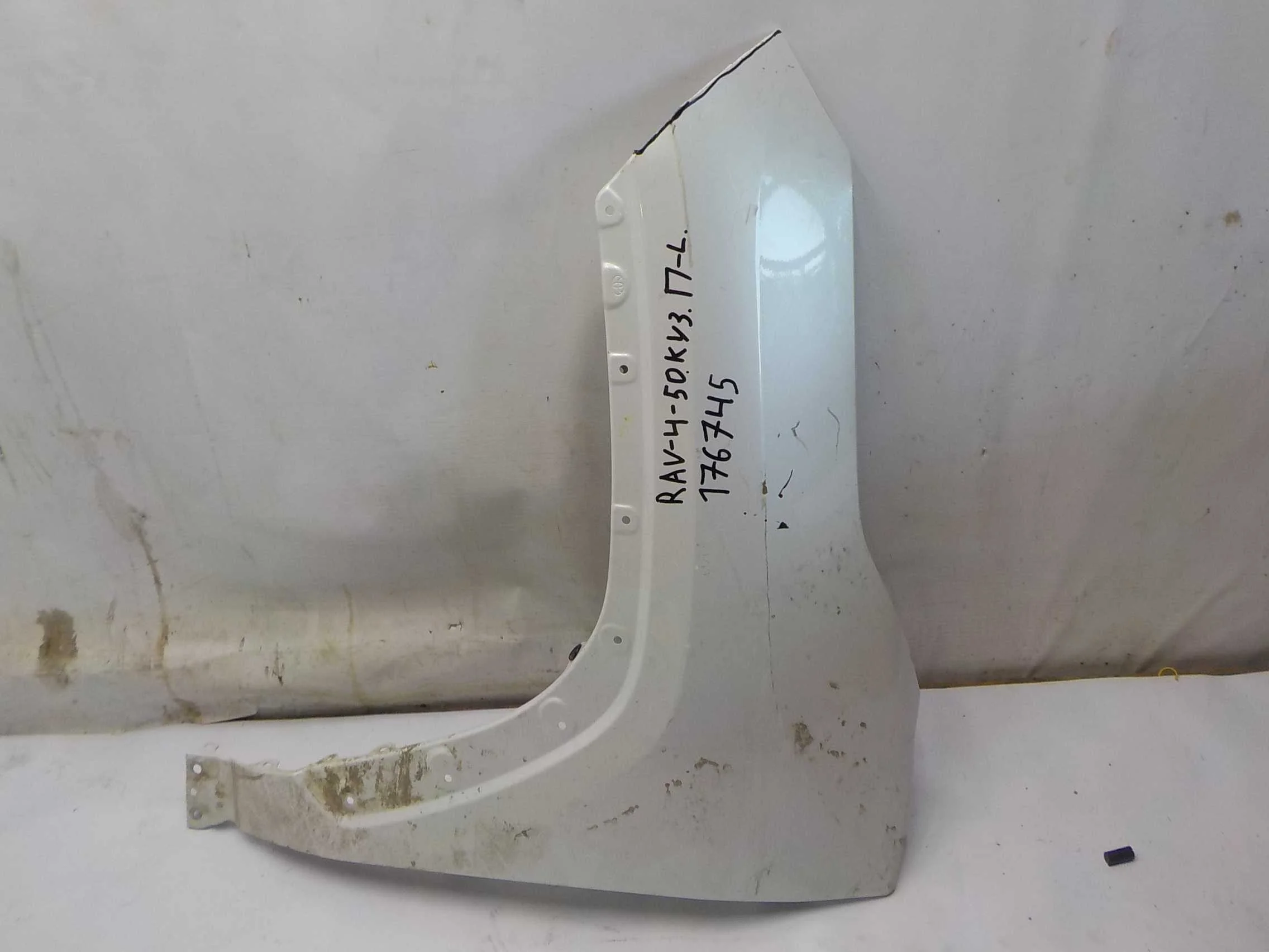 Крыло Toyota RAV4 V (2018—2025) Перед Лево