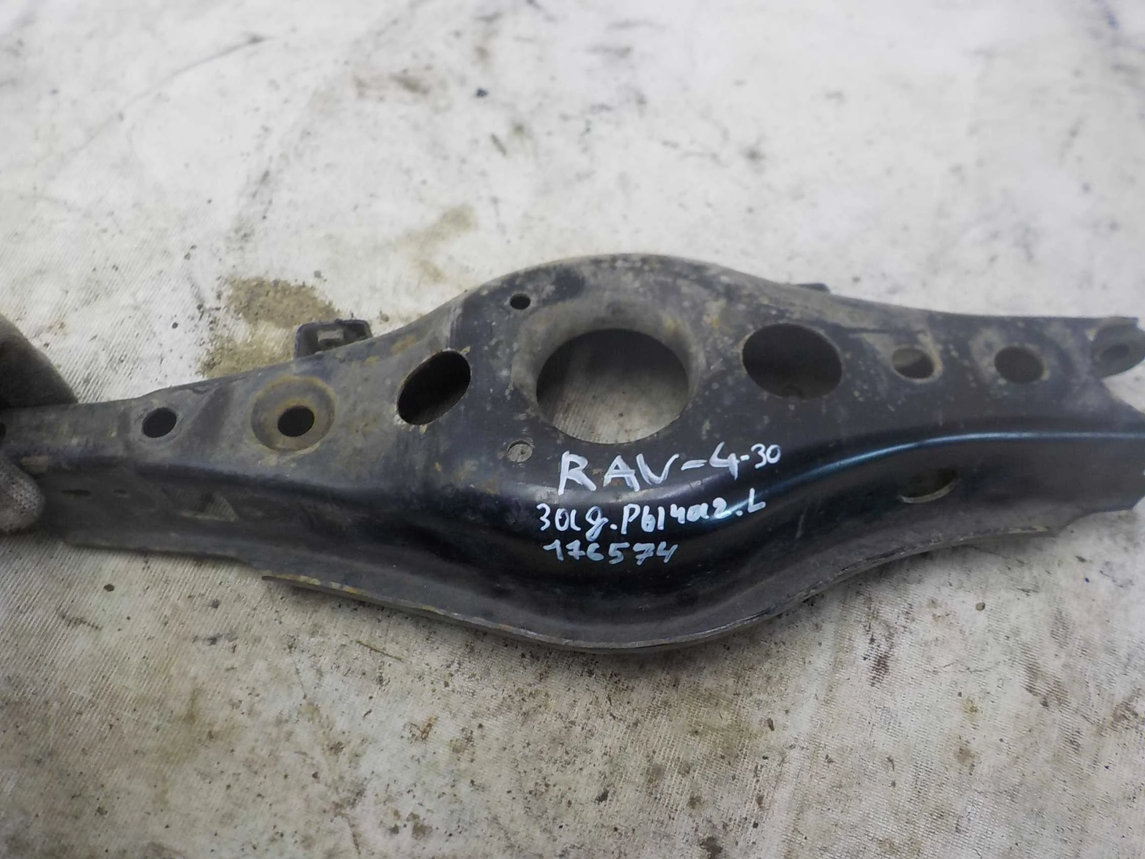 Рычаг Toyota RAV4 III (2005—2010) Зад Право