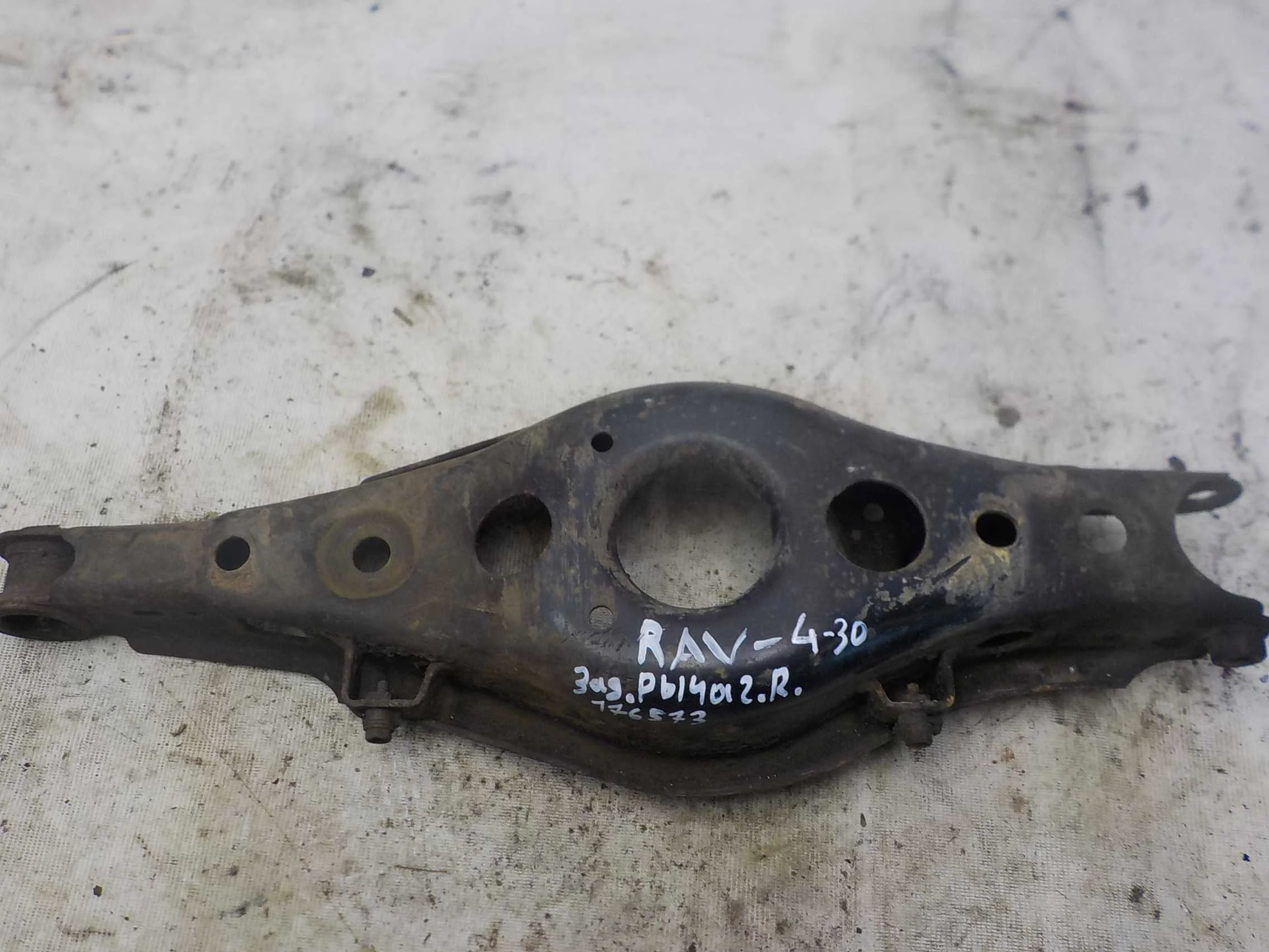 Рычаг Toyota RAV4 III (2005—2010) Зад Лево