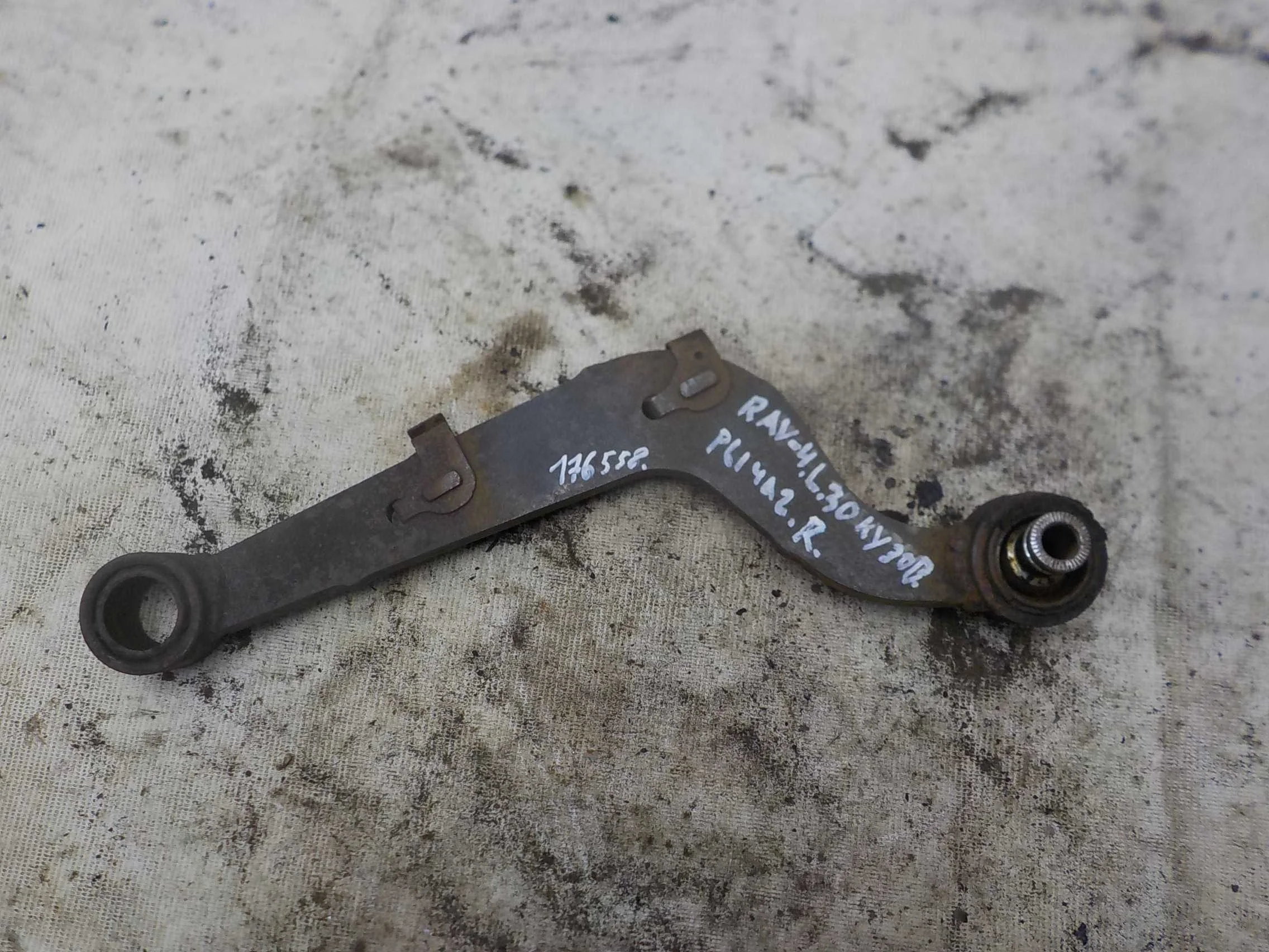 Рычаг Toyota RAV4 IV рестайлинг (2015—2019) Зад Лево