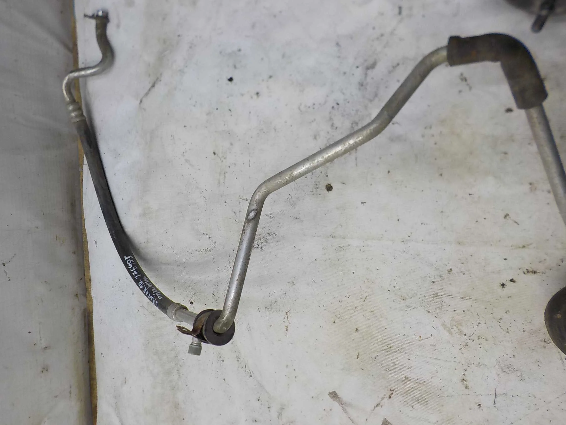 Трубка кондиционера Mitsubishi Outlander II (2005—2009)