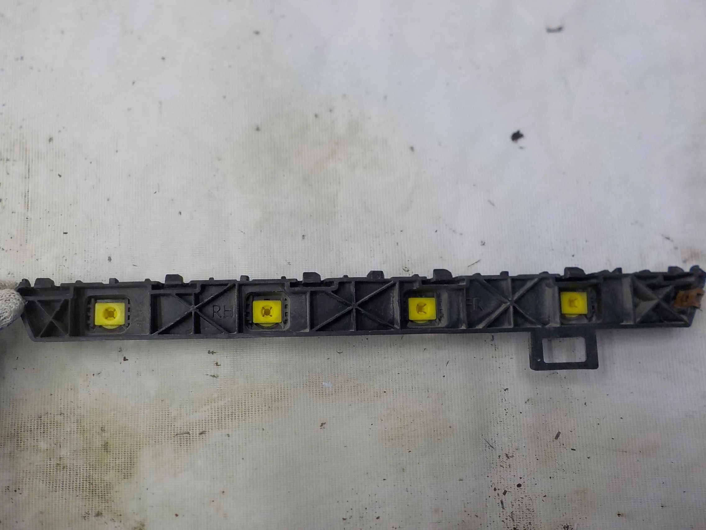 кронштейн бампера Hyundai Solaris II (2017—2020) Зад Лево