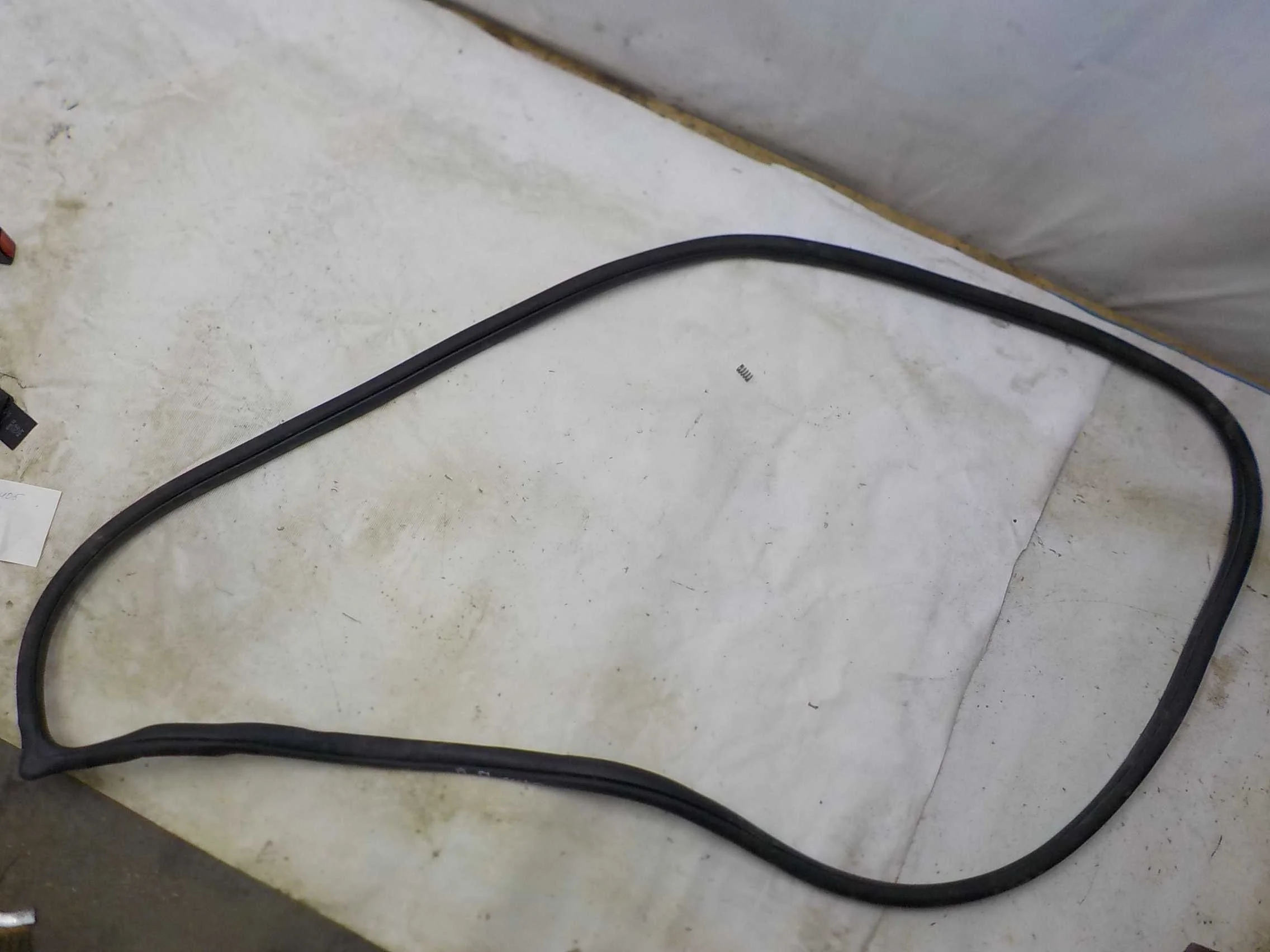 резинка проемная Hyundai Solaris II (2017—2020) Перед Право