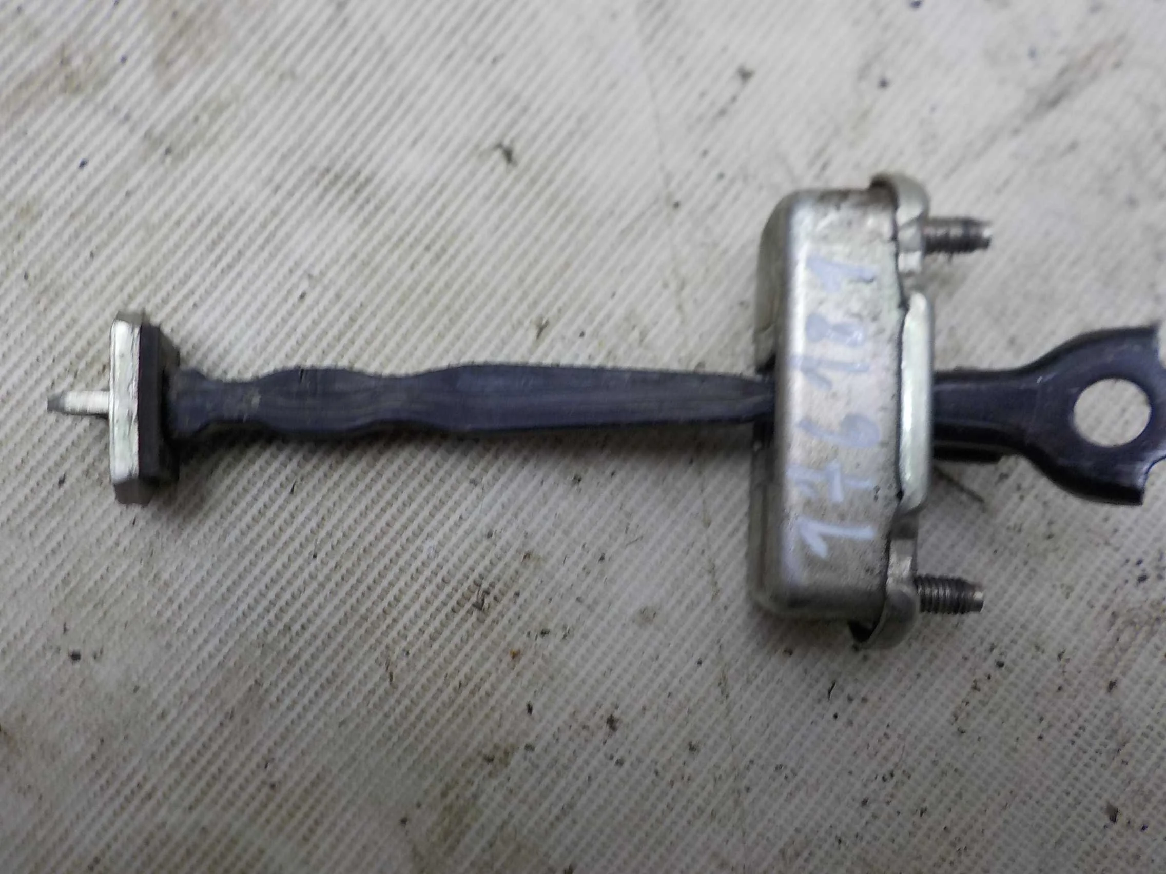 Ограничитель двери Nissan Tiida C11 рестайлинг (2010—2013) Зад Право