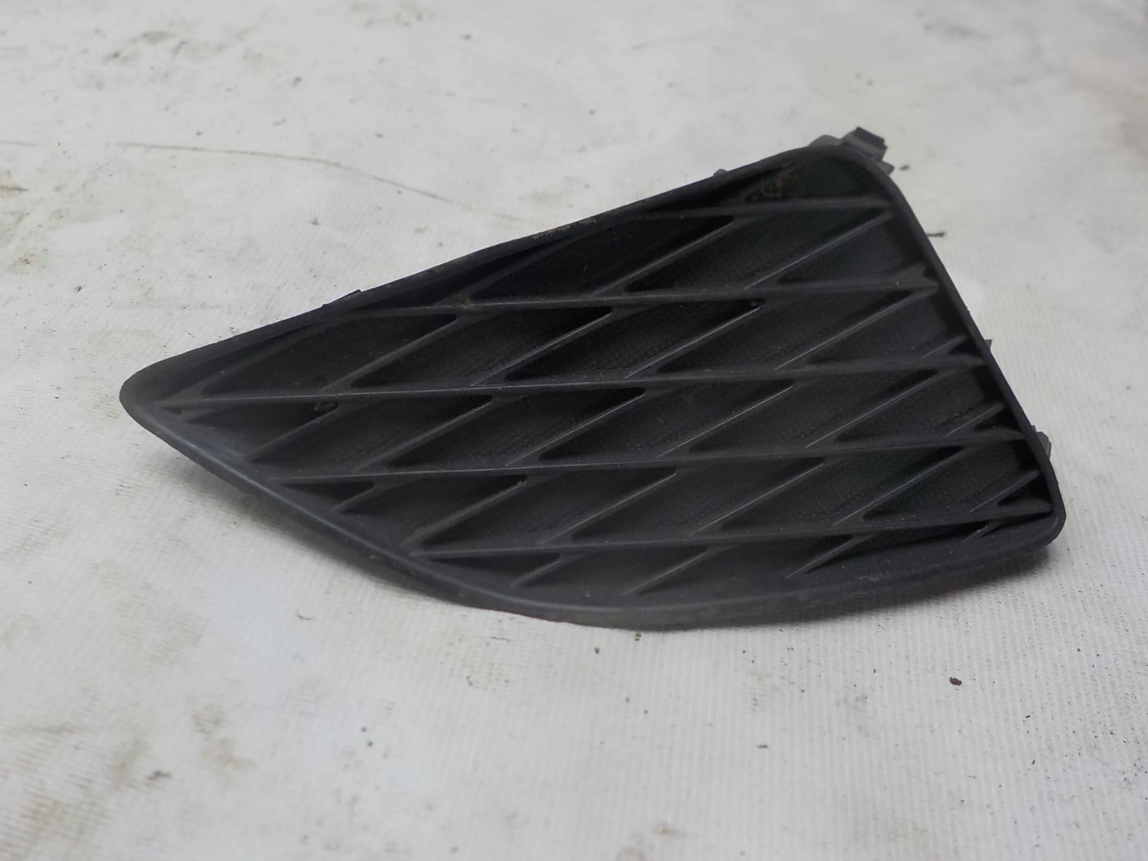 накладка на бампер Toyota Corolla X (2006—2010)  Право