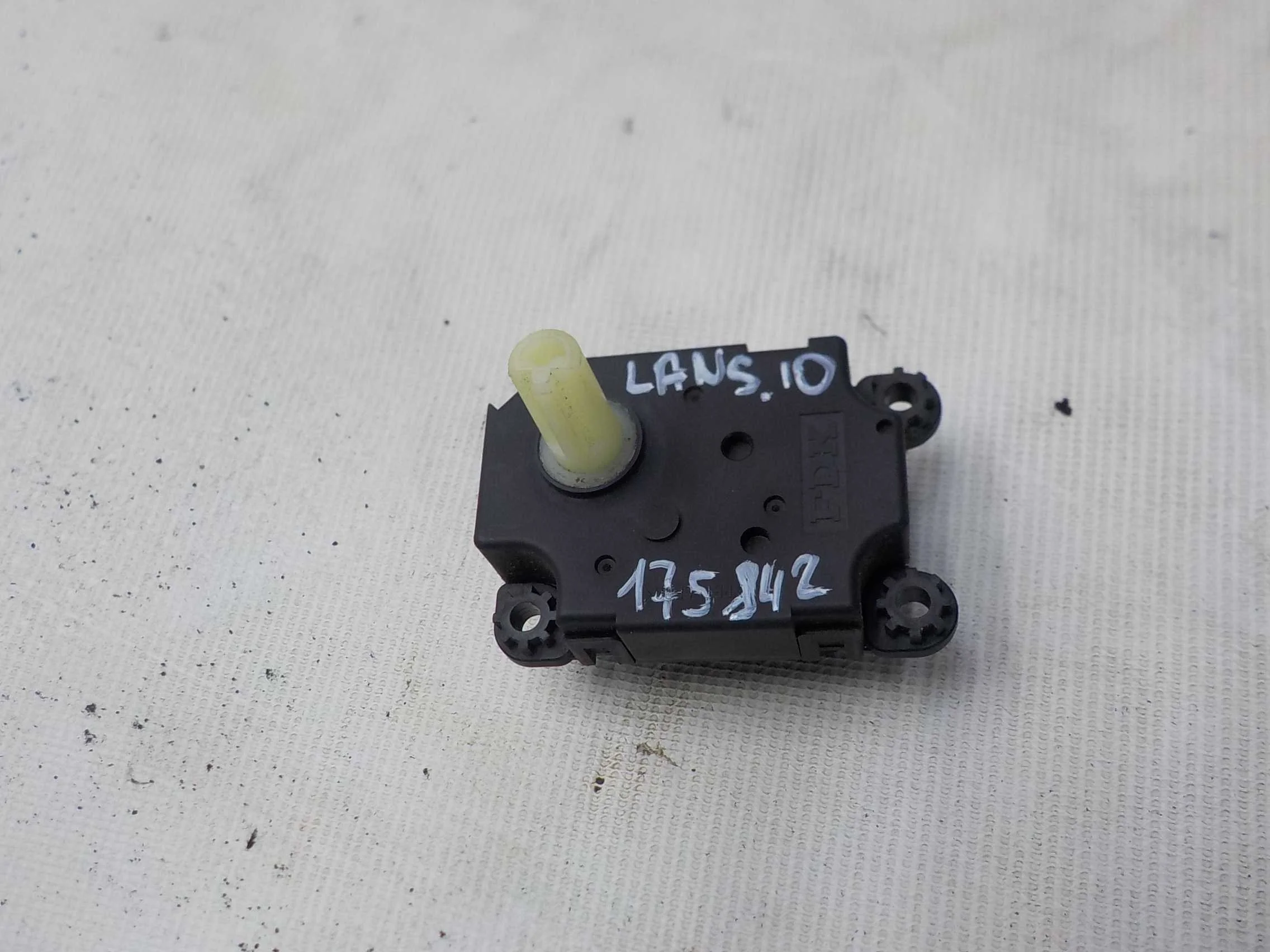 моторчик заслонки печки Mitsubishi Outlander II (2005—2009)