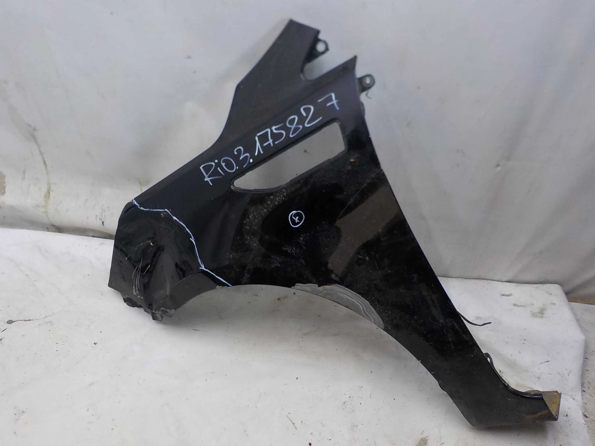 Крыло Kia Rio III (2011—2015) Перед Лево