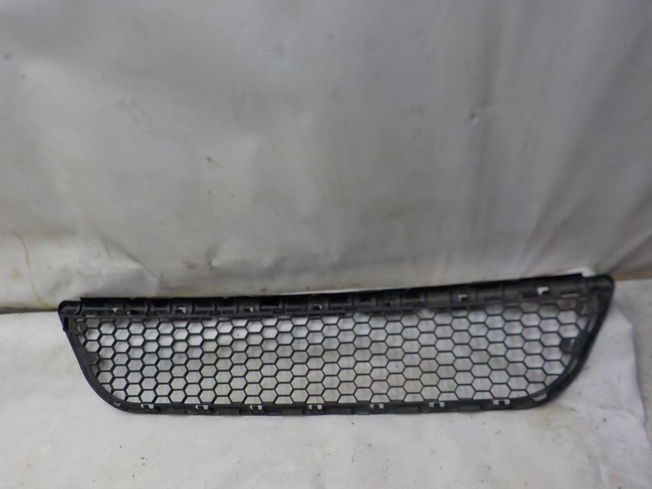 решетка бампера Renault Logan I (2004—2009) Перед