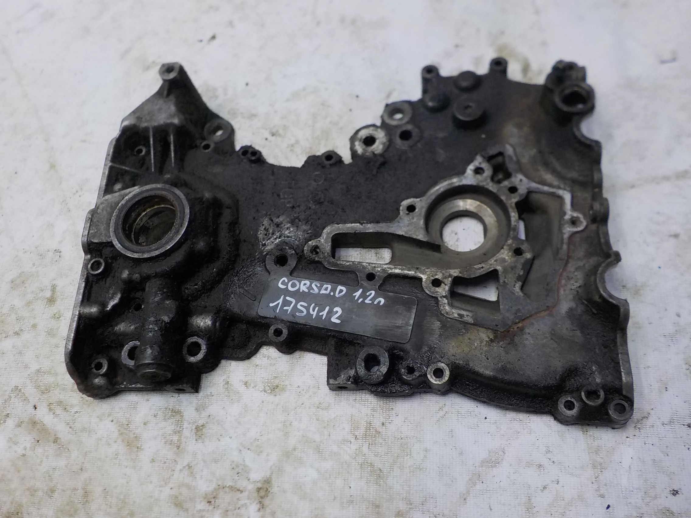 крышка двигателя Opel Corsa D (2006—2010)