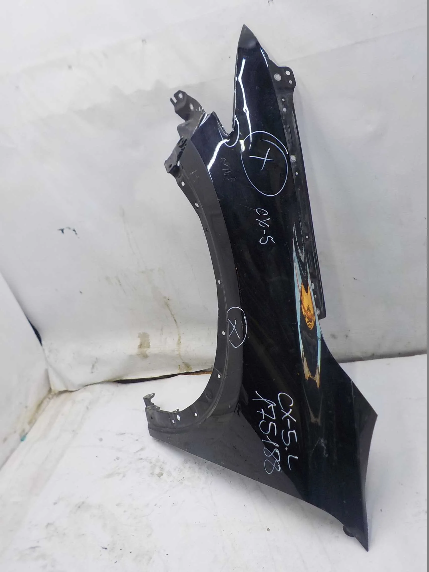 Крыло Mazda CX-5 II (2017—2022) Перед Лево