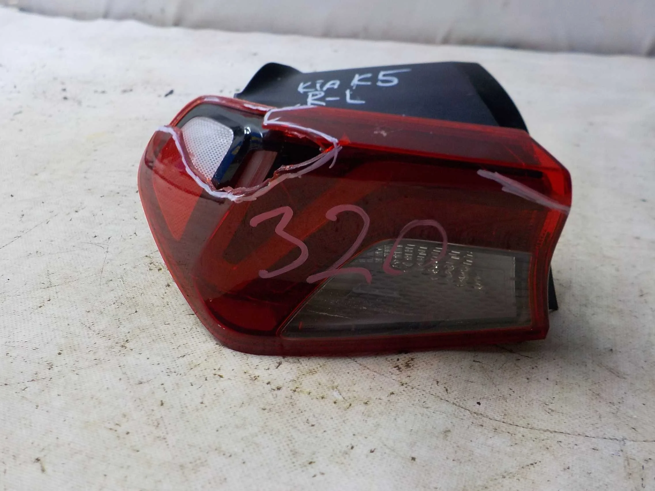 Фонарь Kia K5 III (2019—2025)  Лево