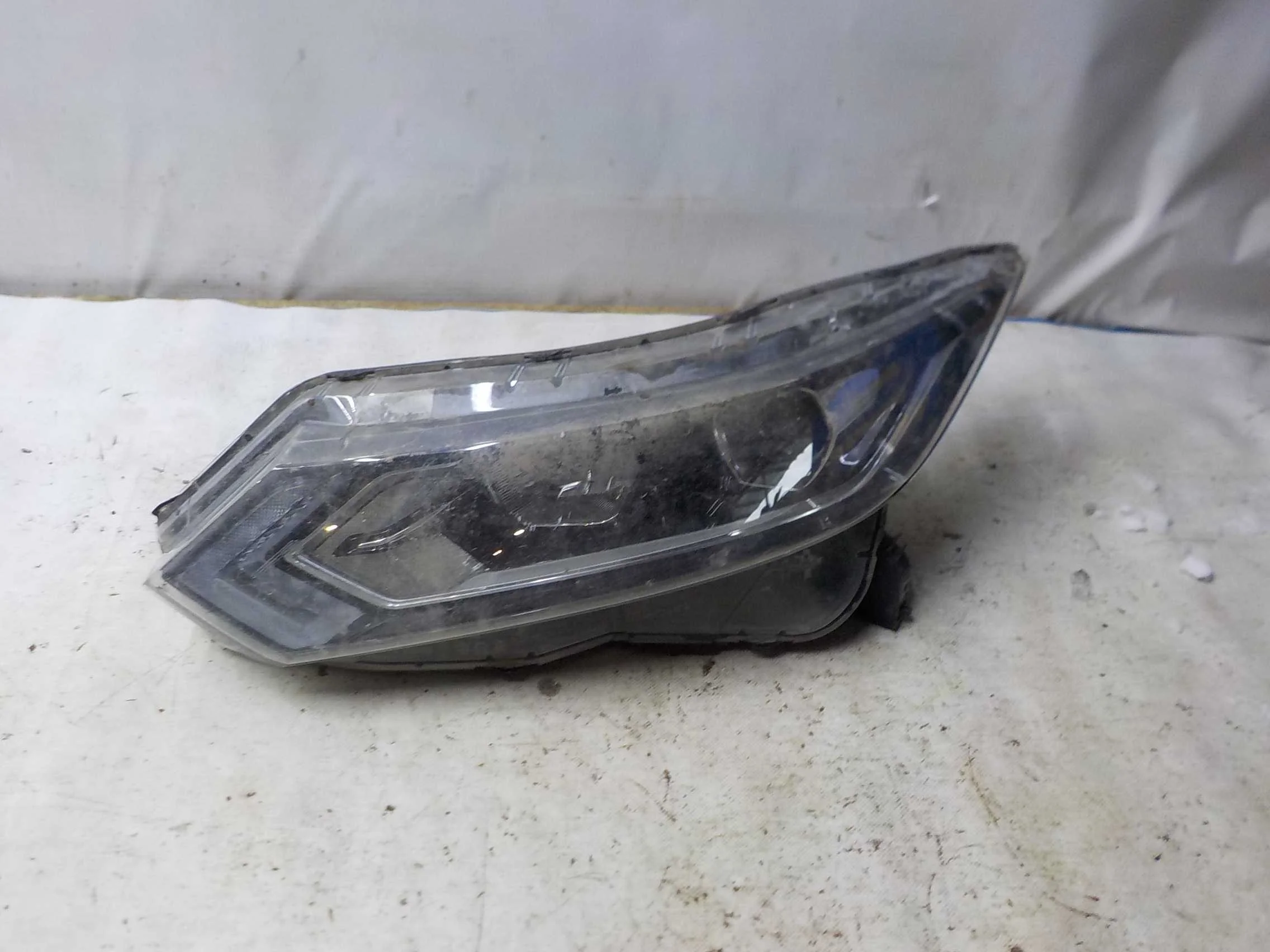 Фара Nissan Qashqai II (2013—2019)  Лево