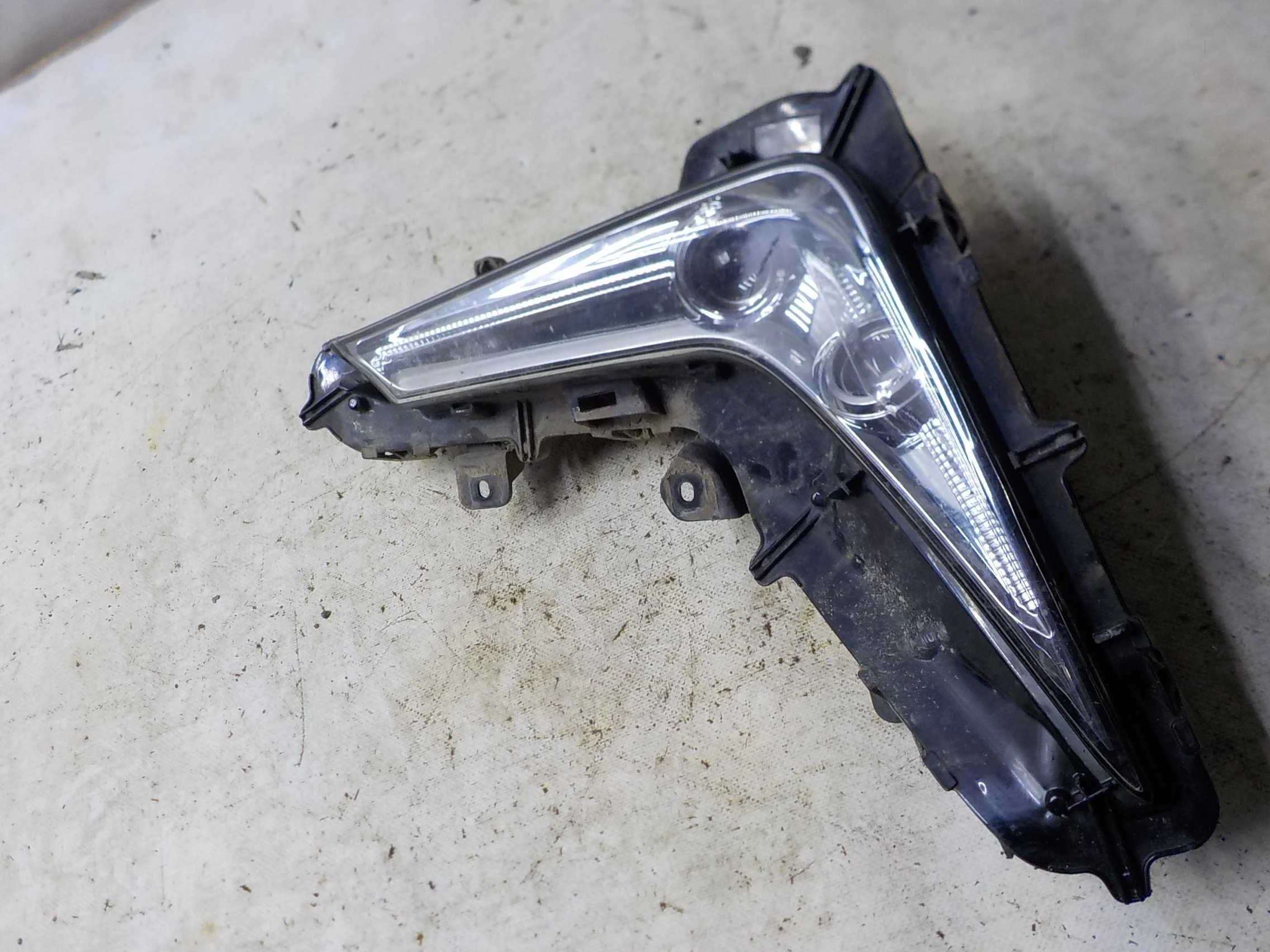 Фара противотуманная Lexus LX J200 рестайлинг 2 (2015—2023) Перед Право