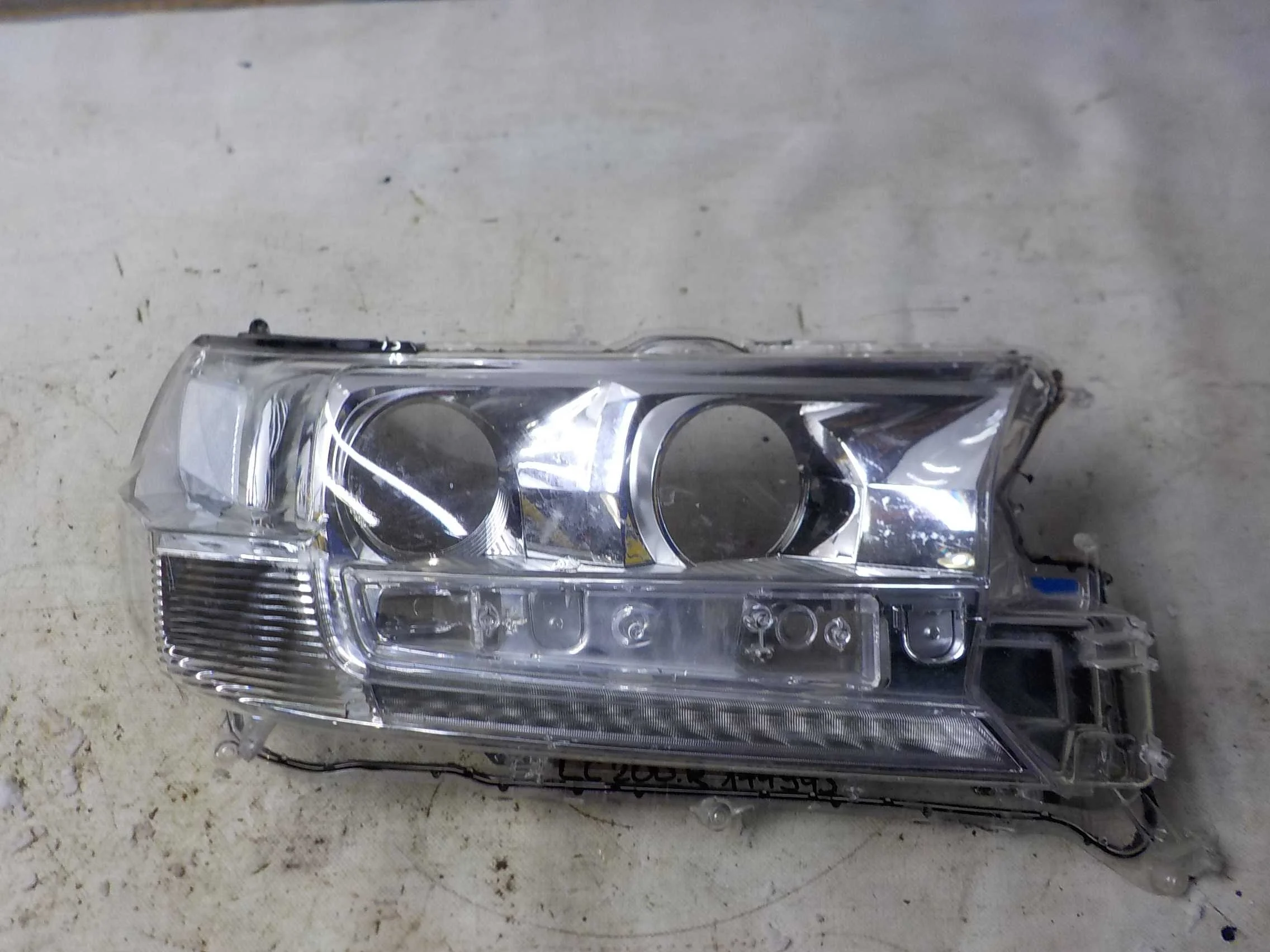 Фара Toyota Land Cruiser 200 рестайлинг 2 (2015—2021)  Право